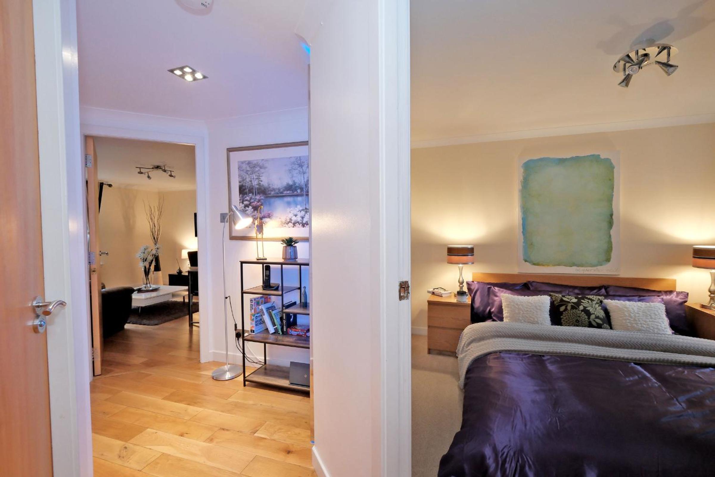 RiverView-2Br-Sleeps4-CityCentre-Parking-FastWiFi view 4