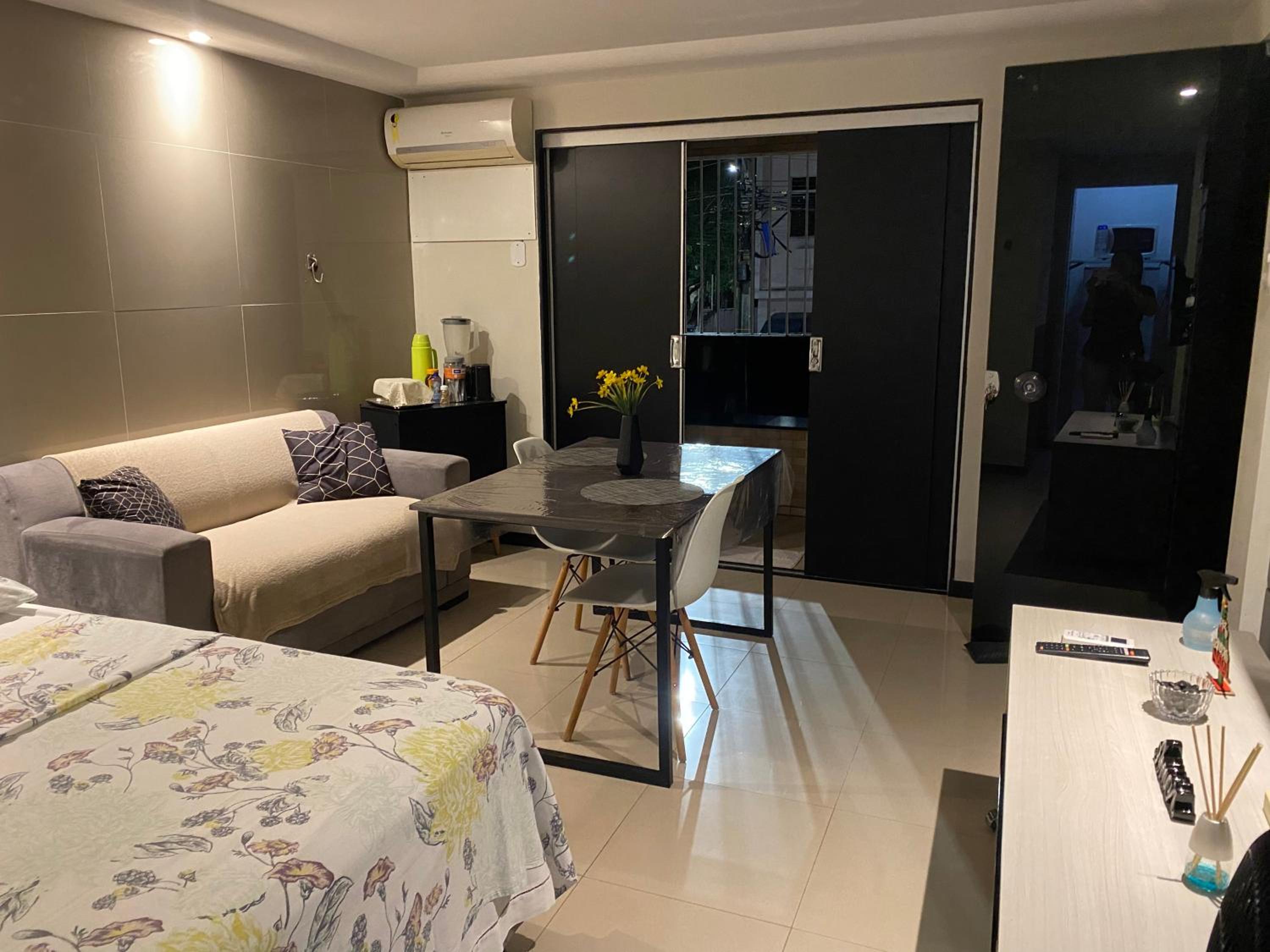 Flat Aju - Um jeitinho especial de se hospedar em Aracaju. Uma verdadeira suíte master todo mobiliado no capricho só para você. view 5