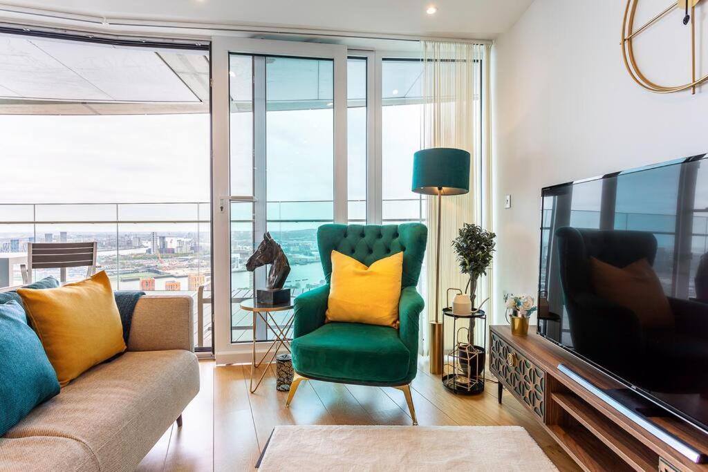 Panoramic balcony luxury condo