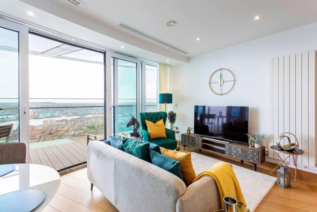 Panoramic balcony luxury condo