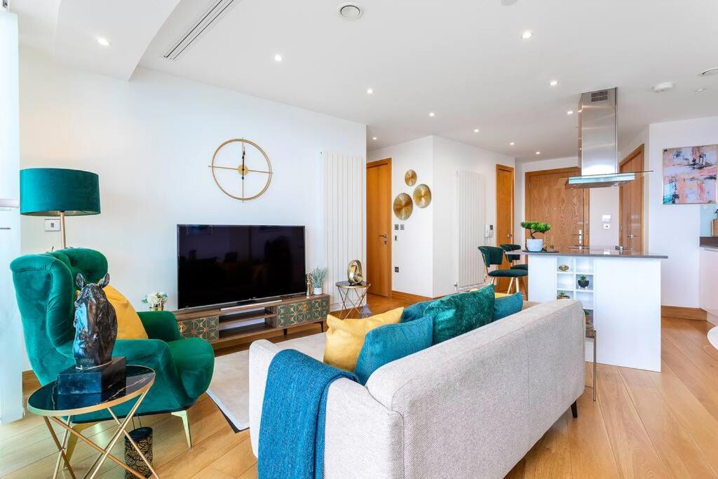 Panoramic balcony luxury condo
