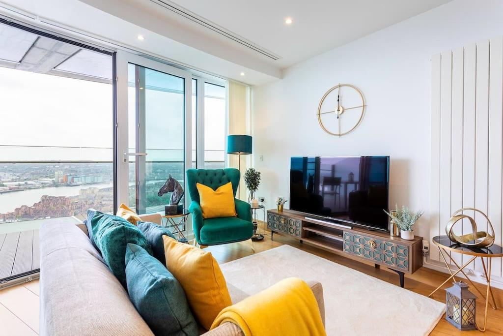 Panoramic balcony luxury condo