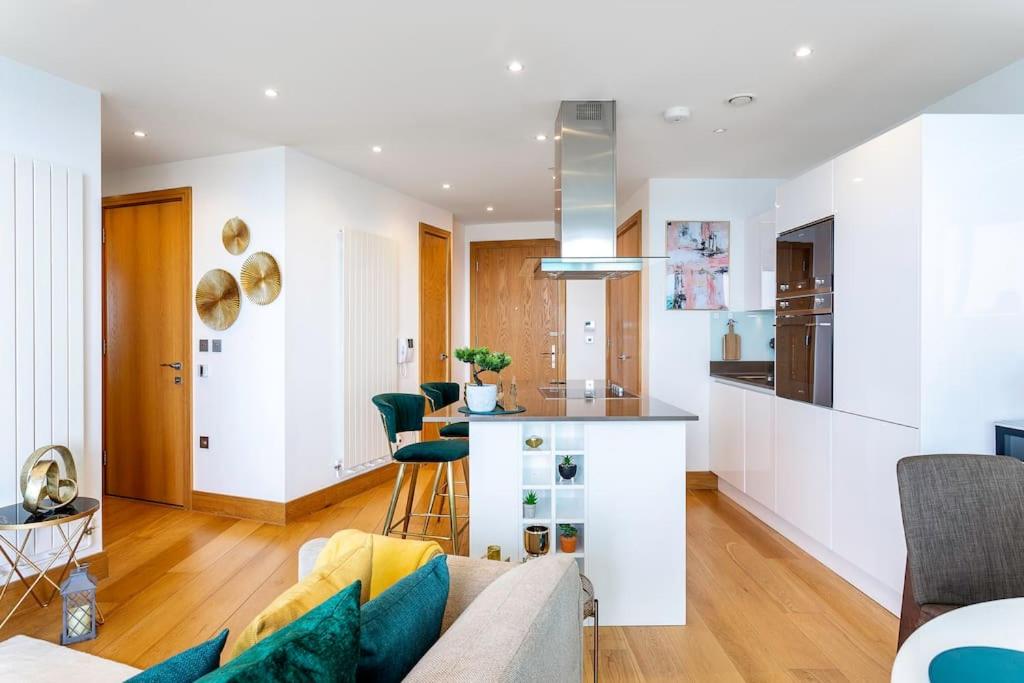 Panoramic balcony luxury condo