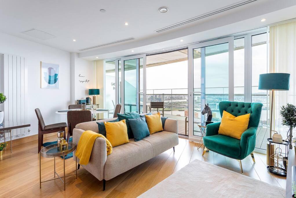 Panoramic balcony luxury condo