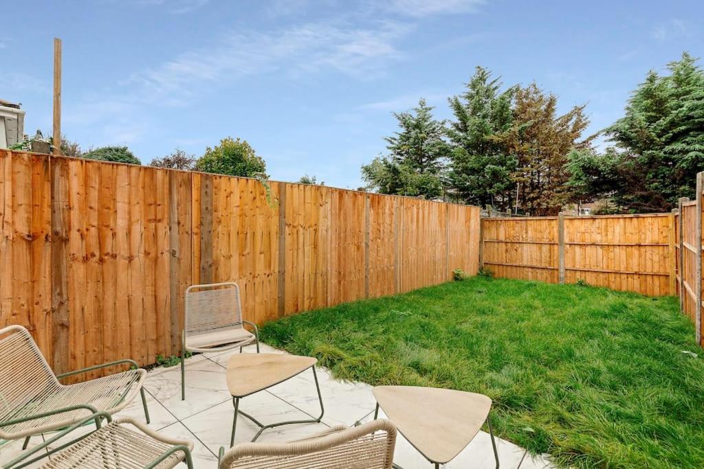 West London garden luxury apartment near elizabeth line