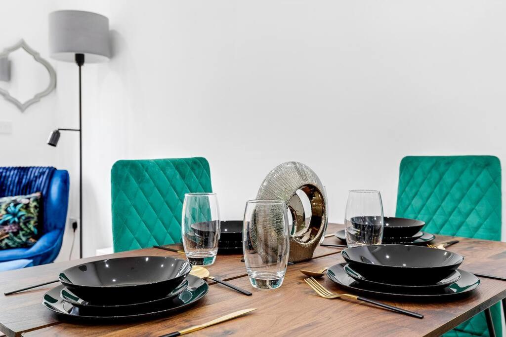 West London garden luxury apartment near elizabeth line