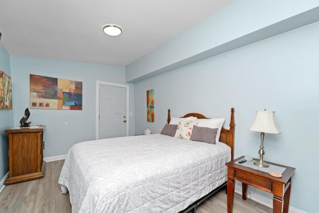 Cozy, top-floor 3BR loft with balcony in West Town view 2