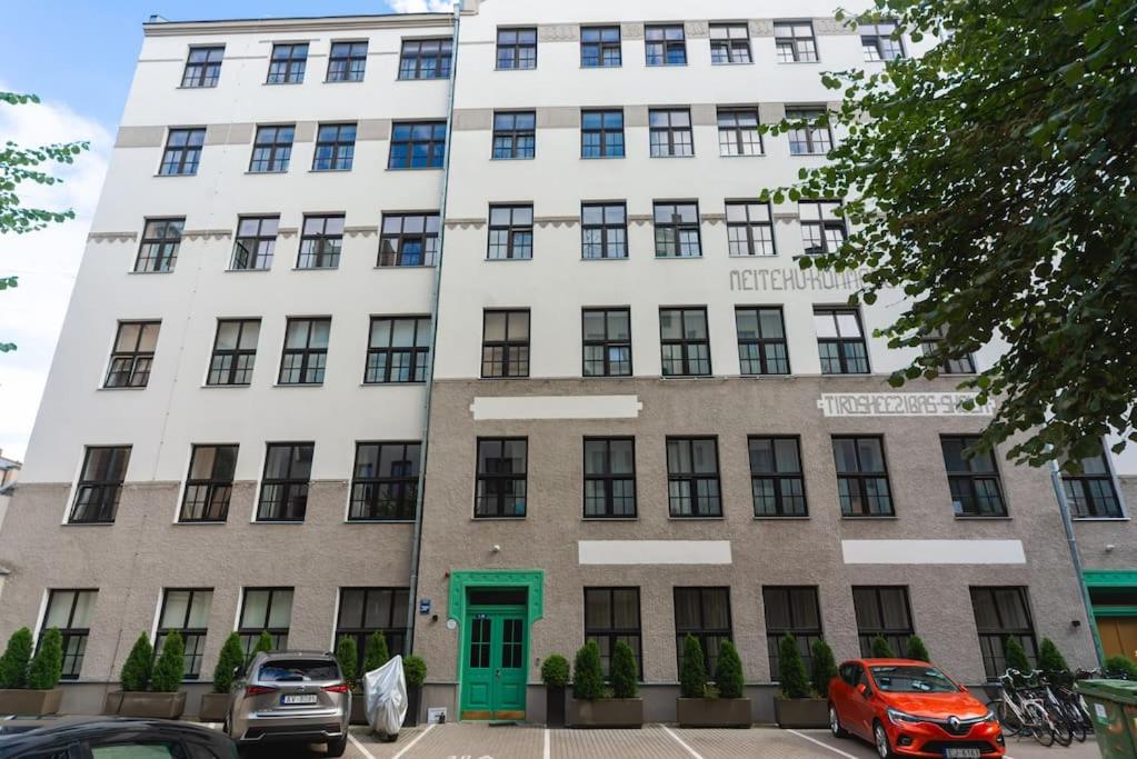 Colourpop: Luxurious Uptown Apartment in Riga view 5