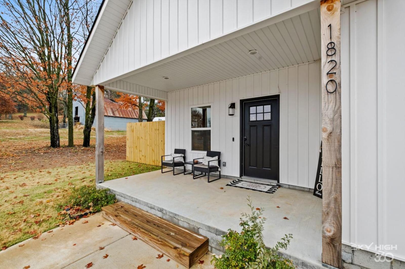 Central Getaway Off of I-49 view 3