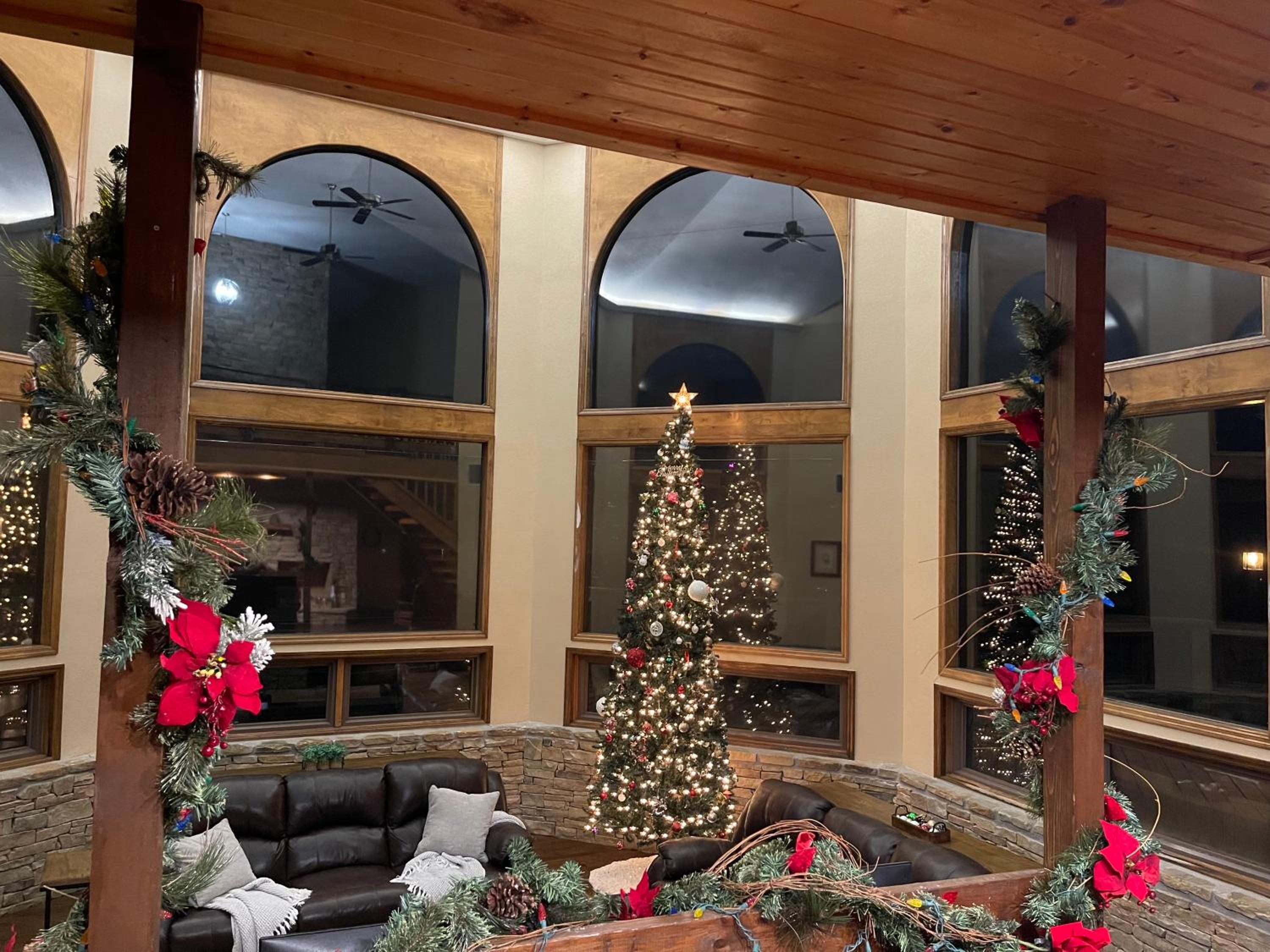 Crestview Estate 5 acres-heated pool-5min to strip view 3