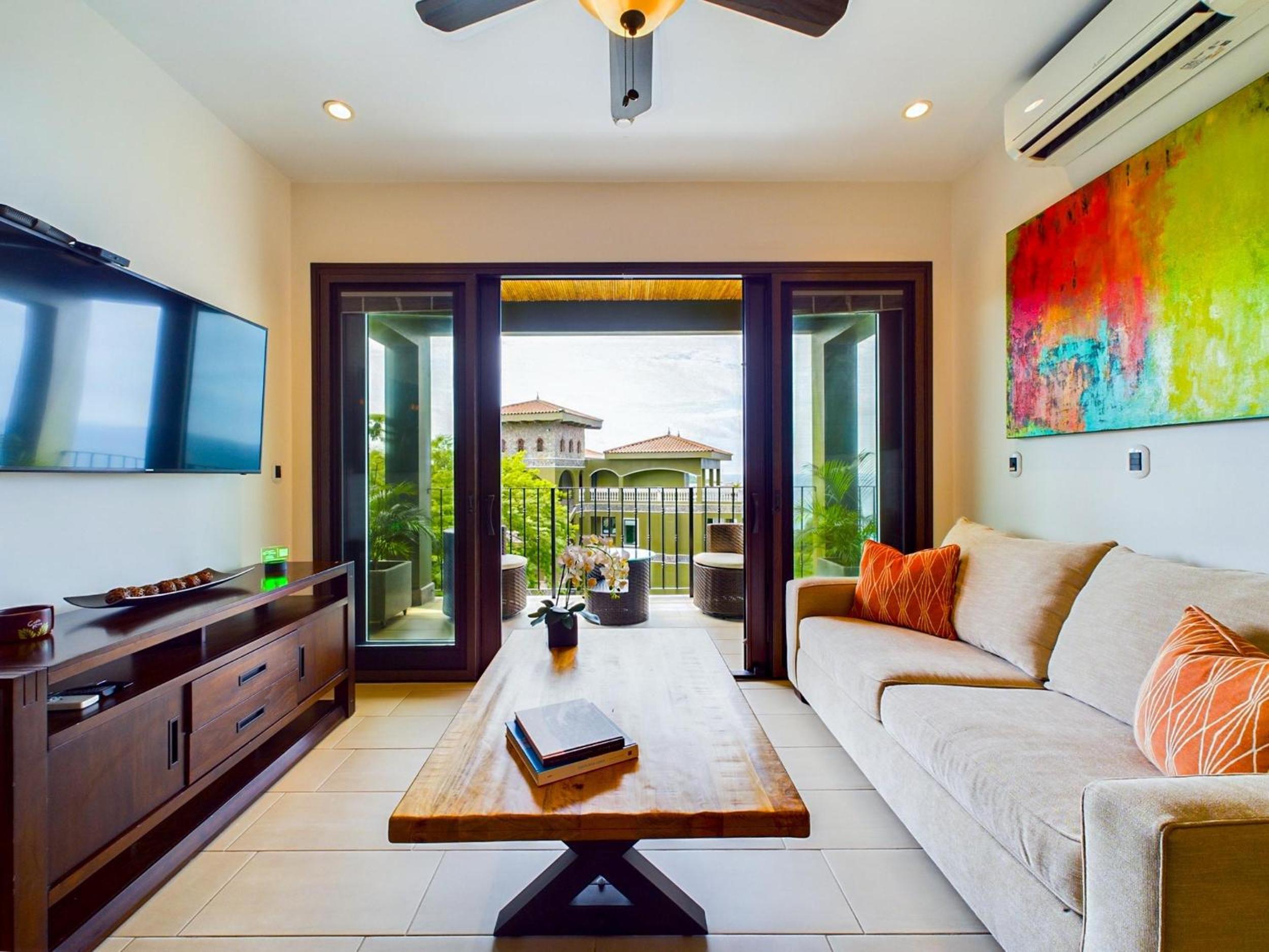 360 Splendor 403 Ocean View Condo- With Breakfast