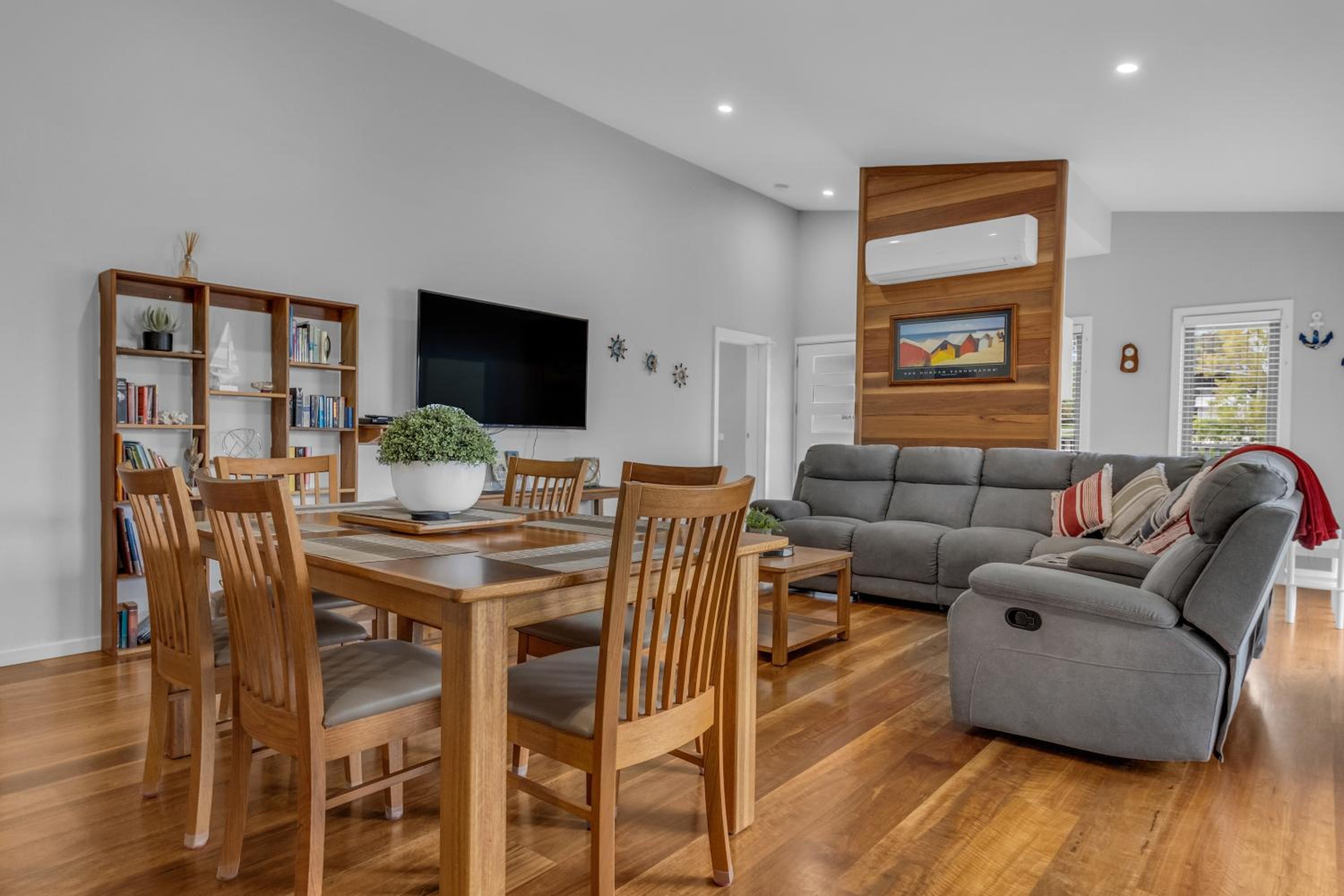 29 Mirrabooka Road, Mallacoota - Eagle View House