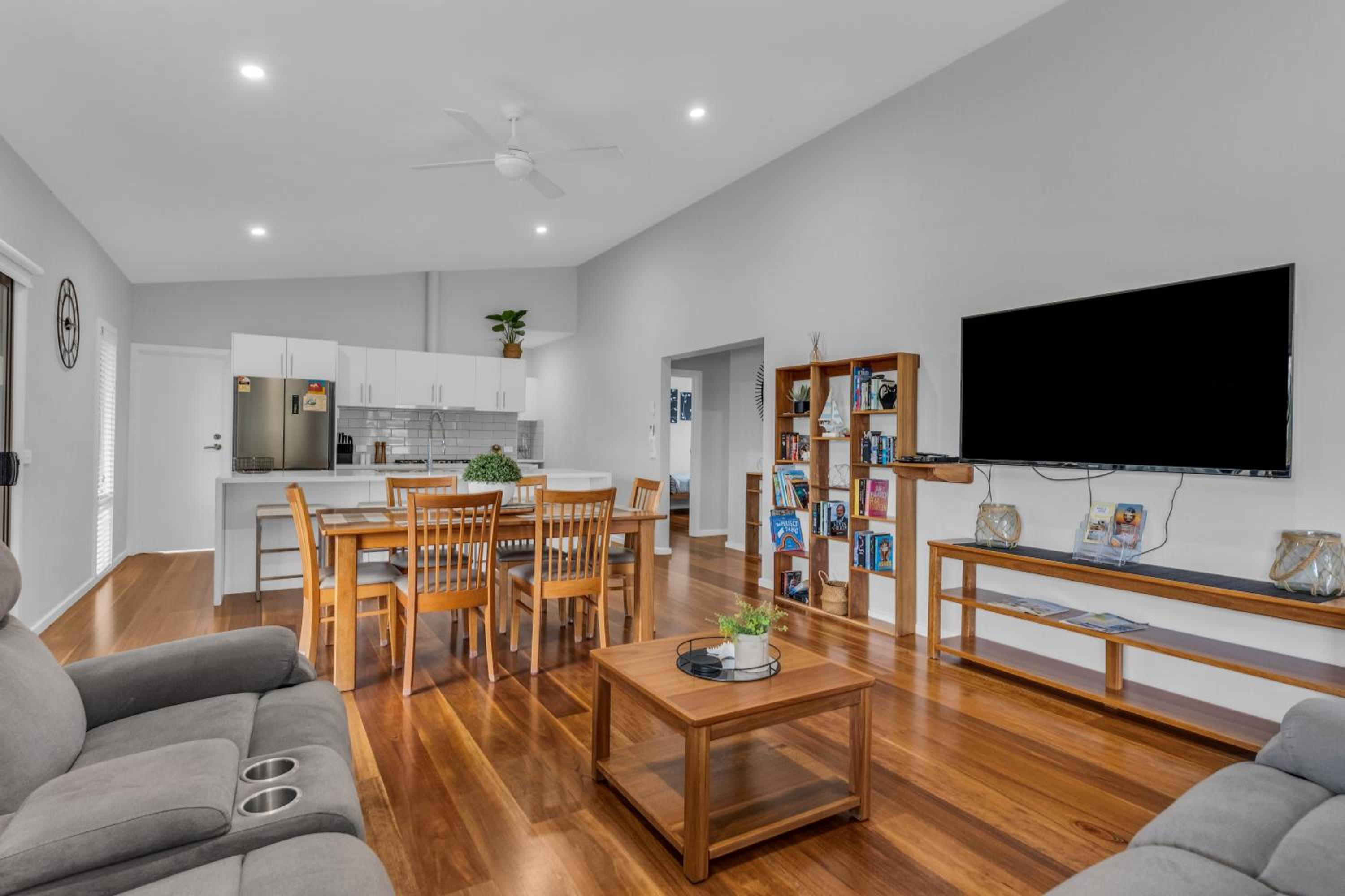 29 Mirrabooka Road, Mallacoota - Eagle View House