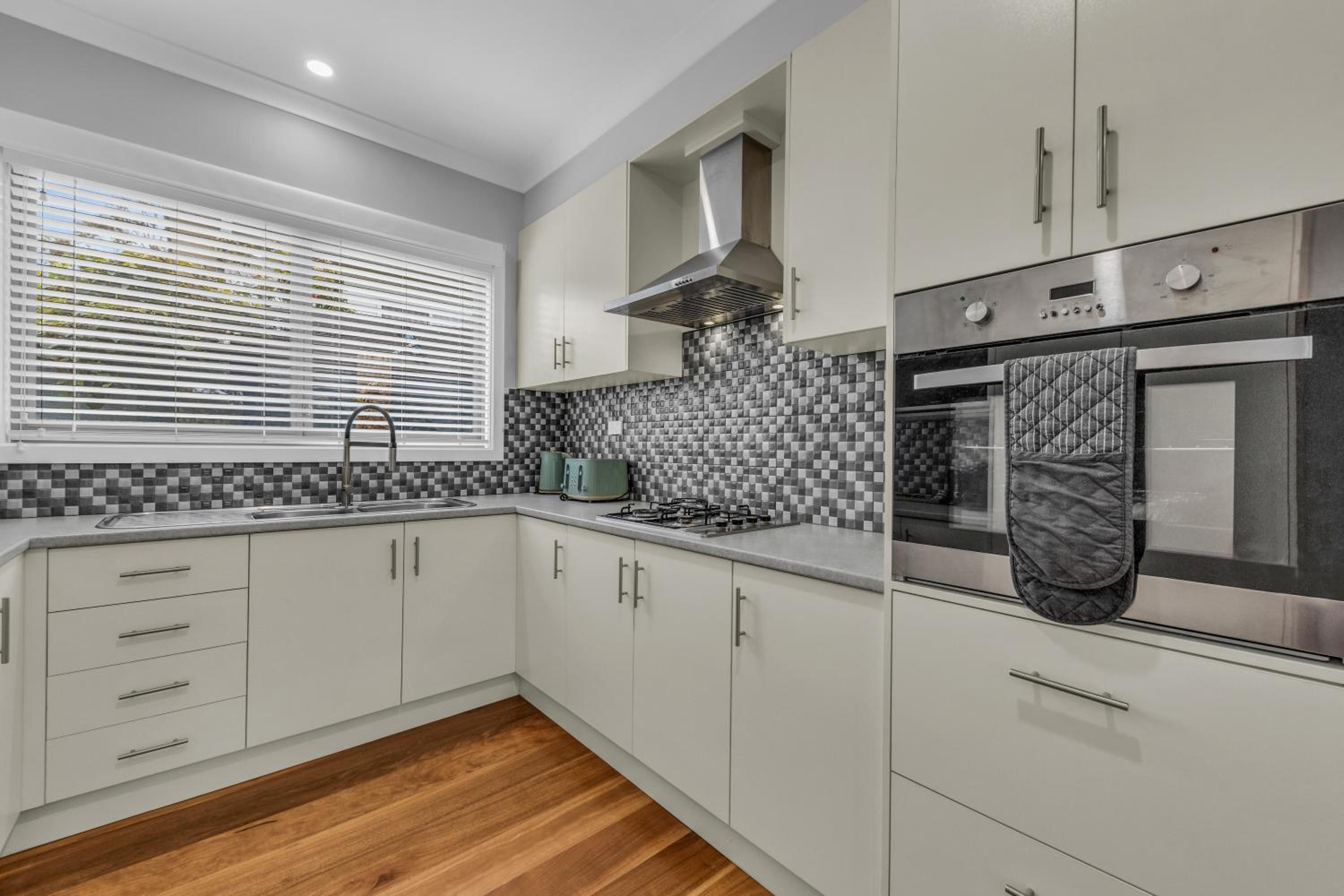 29 Mirrabooka Road, Mallacoota - Eagle View House