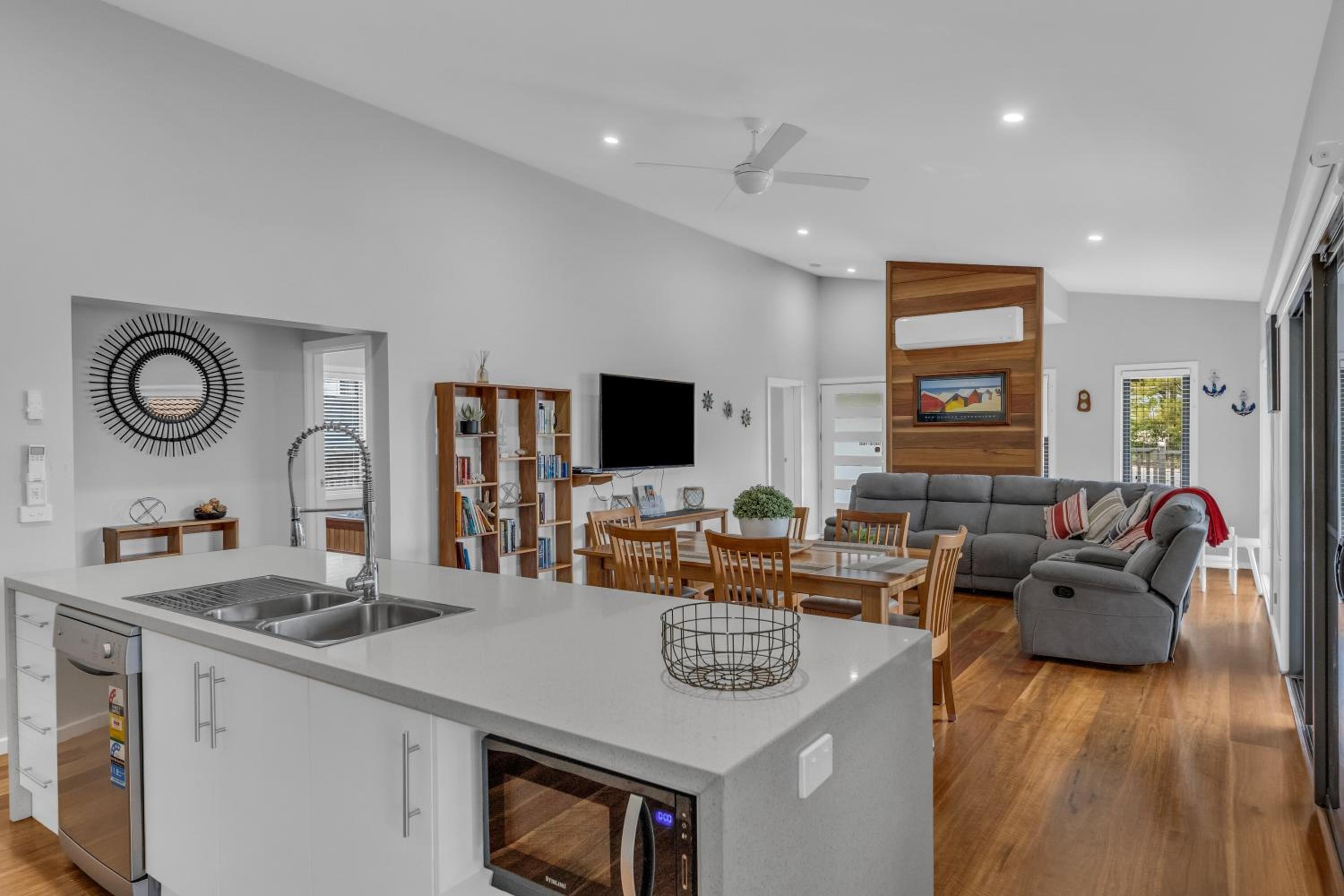 29 Mirrabooka Road, Mallacoota - Eagle View House