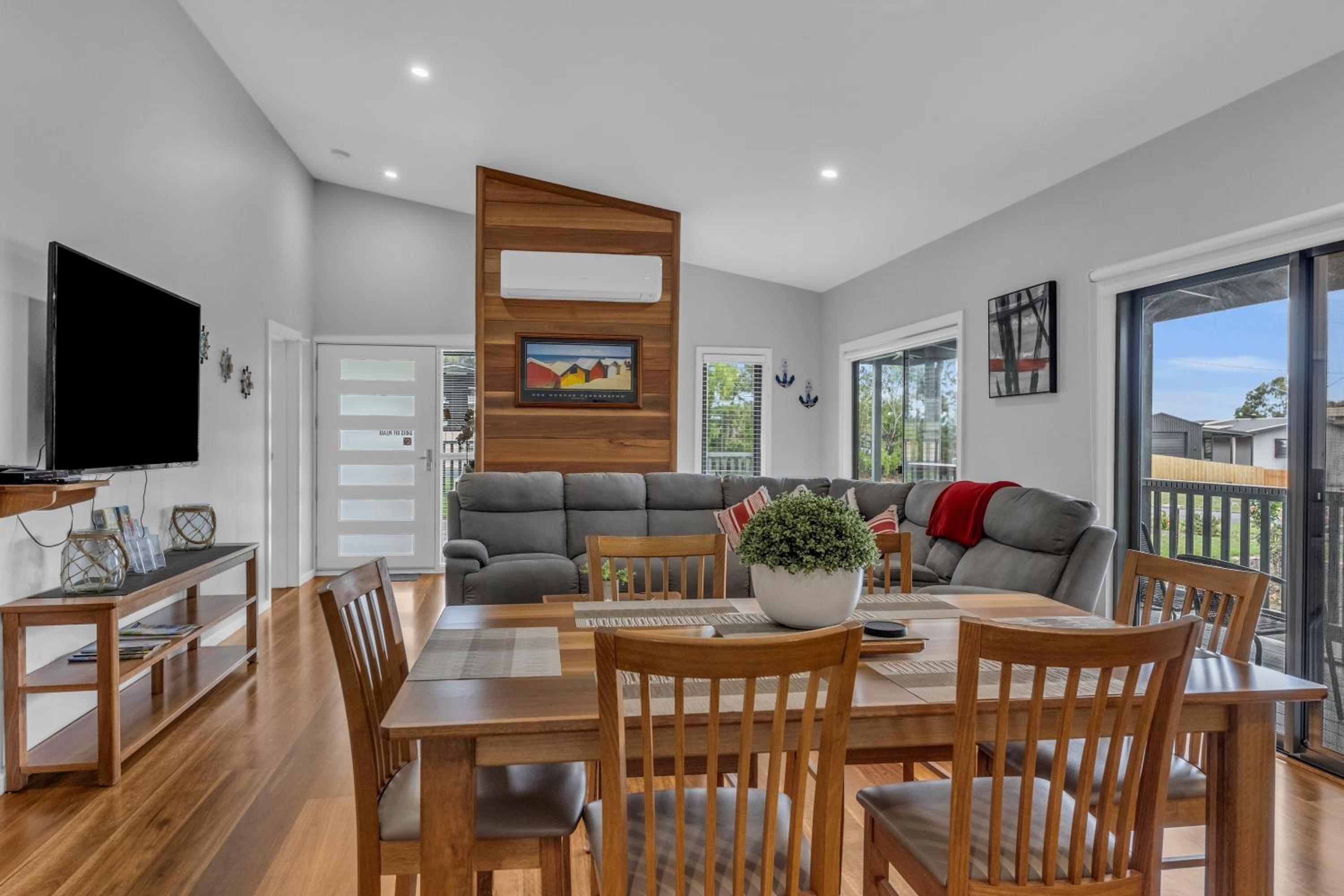 29 Mirrabooka Road, Mallacoota - Eagle View House