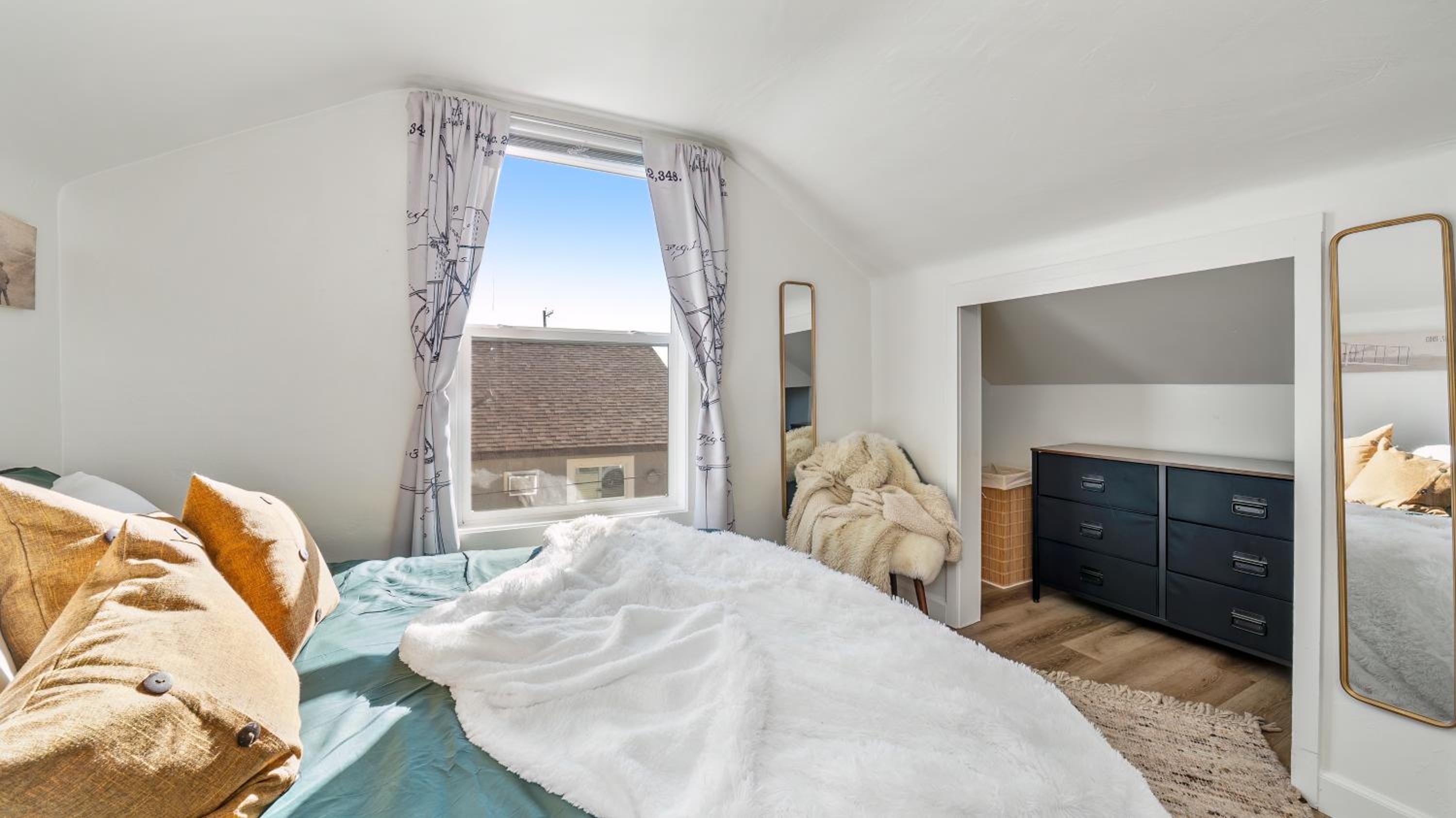 Reno Vacations - Midtown Flight Deck: 2BR Gem - Property Image 28