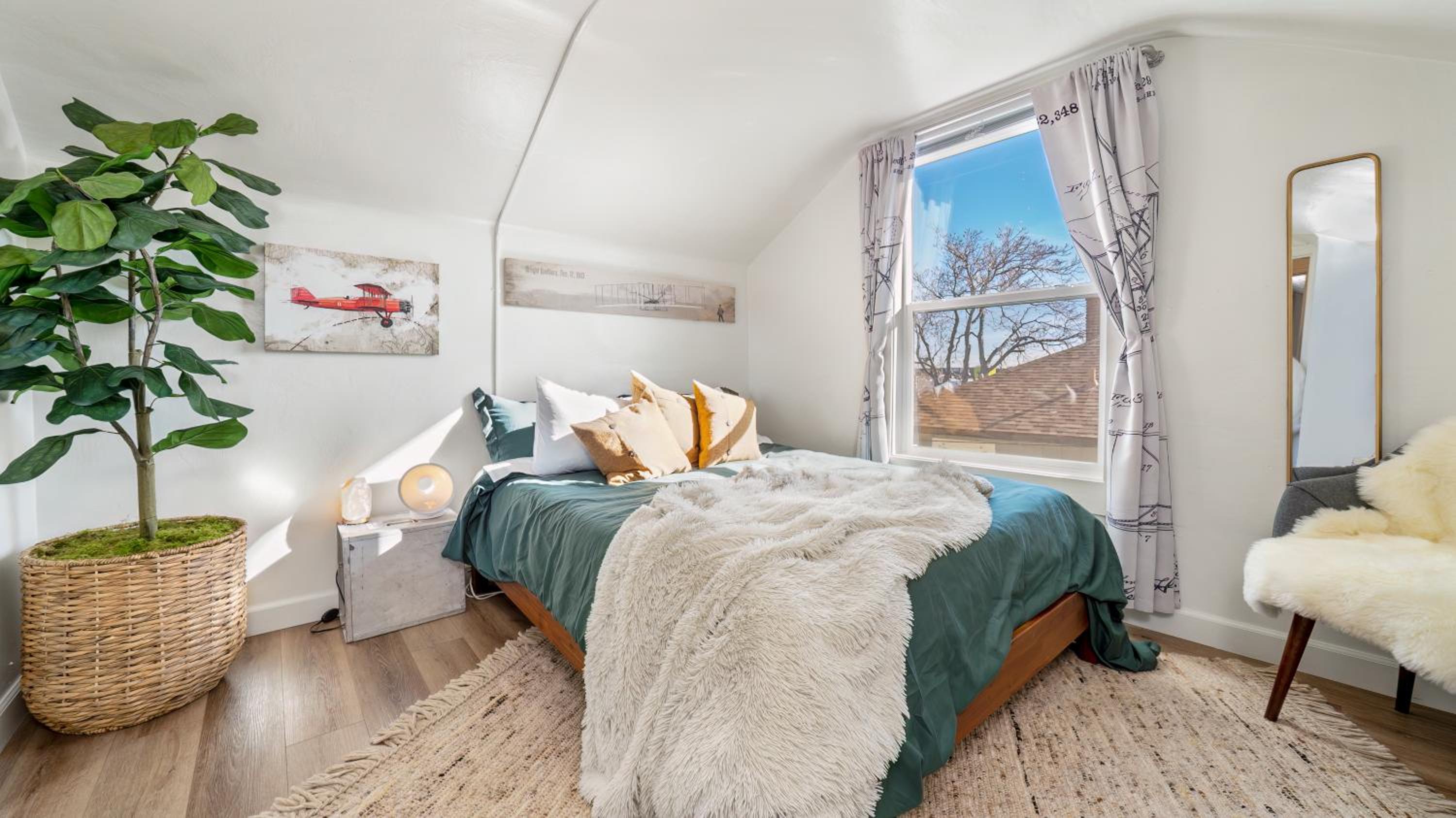 Reno Vacations - Midtown Flight Deck: 2BR Gem - Property Image 18