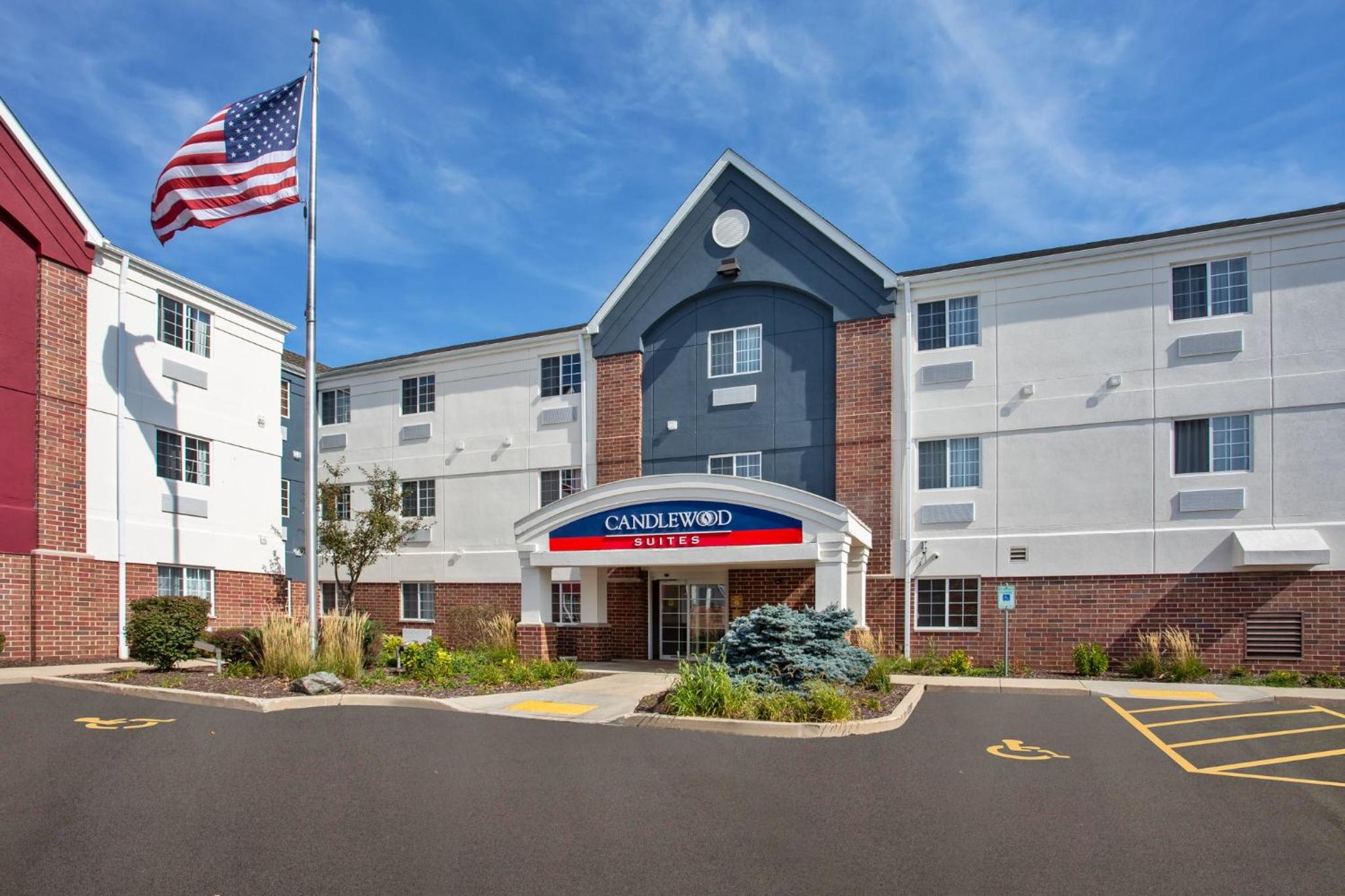 Hotel Candlewood Suites Kenosha, an IHG Hotel - Image 1
