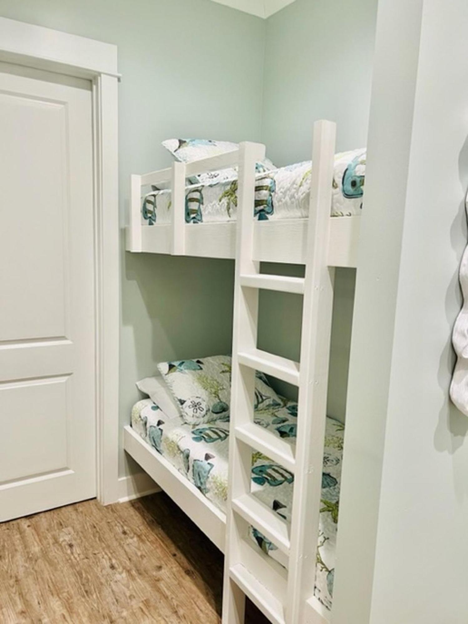 2 Bedroom Dog Friendly Cottage with Bunks, Sleeps 10, Heated Outdoor Pool, Walk to Beach view 4