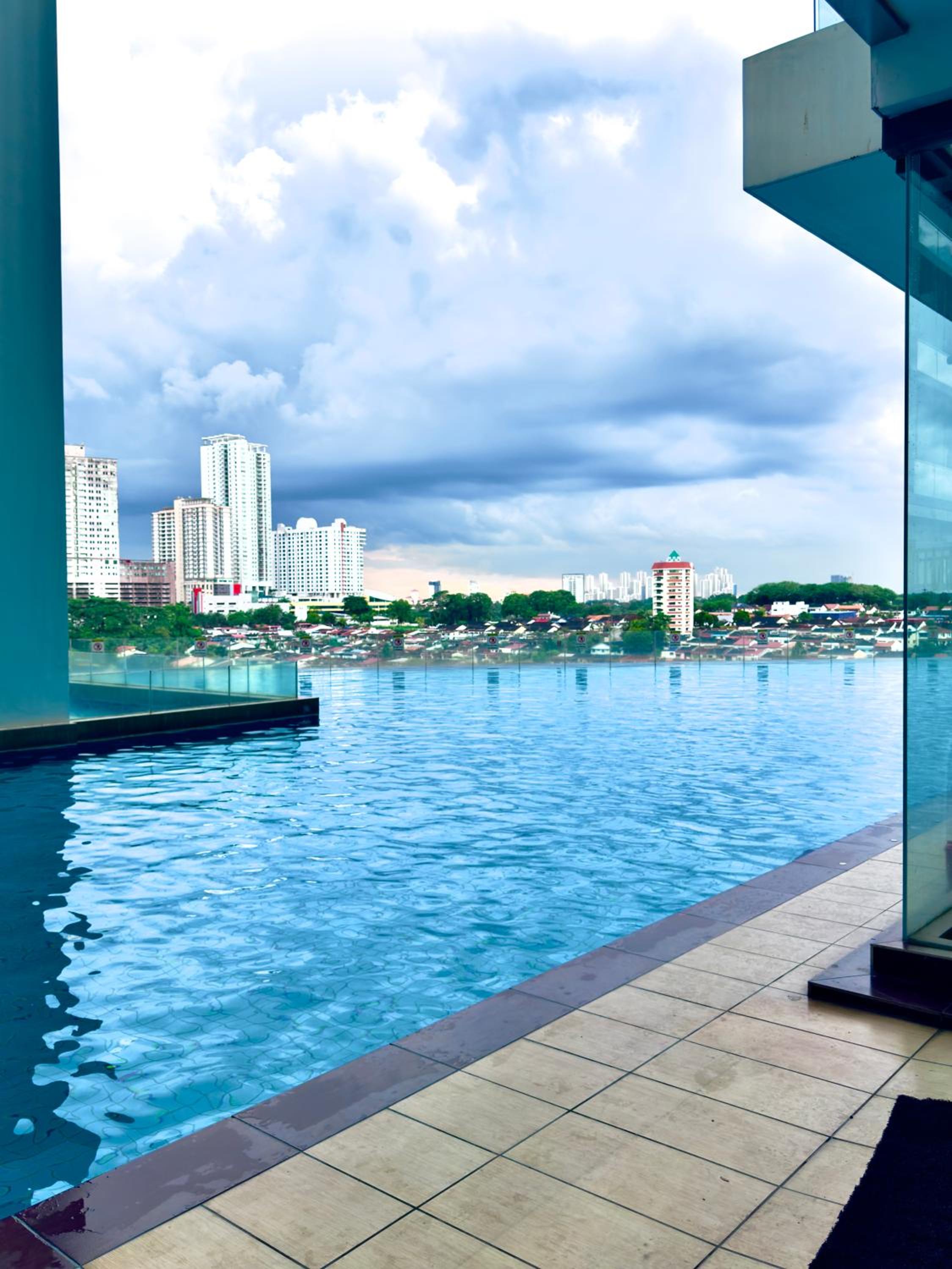 JB City Shopping Mall Apartment