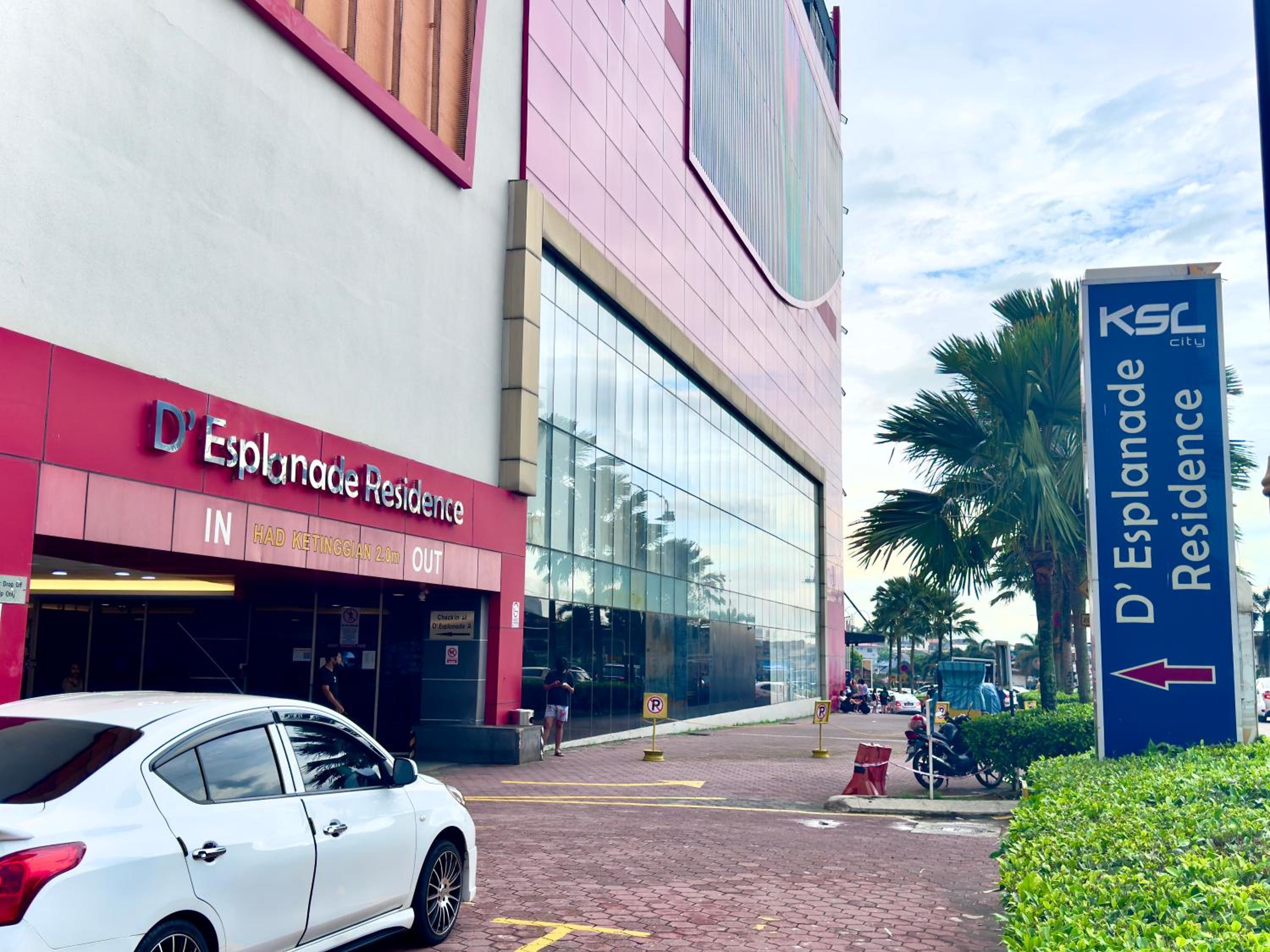 JB City Shopping Mall Apartment