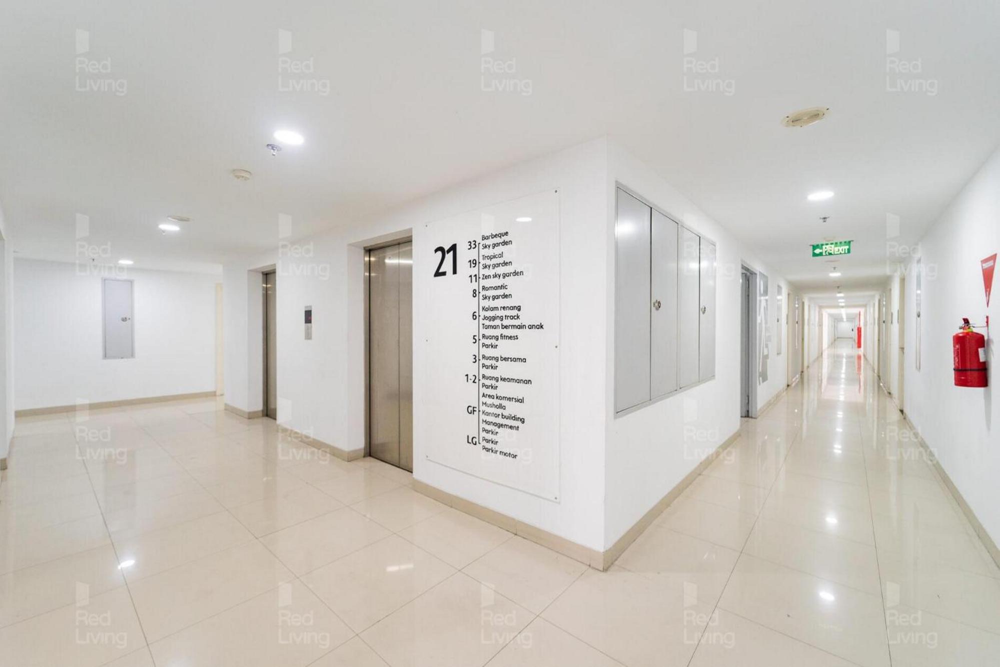 RedLiving Apartemen Patra Land Urbano - Iconic Room Tower Mid-West view 4