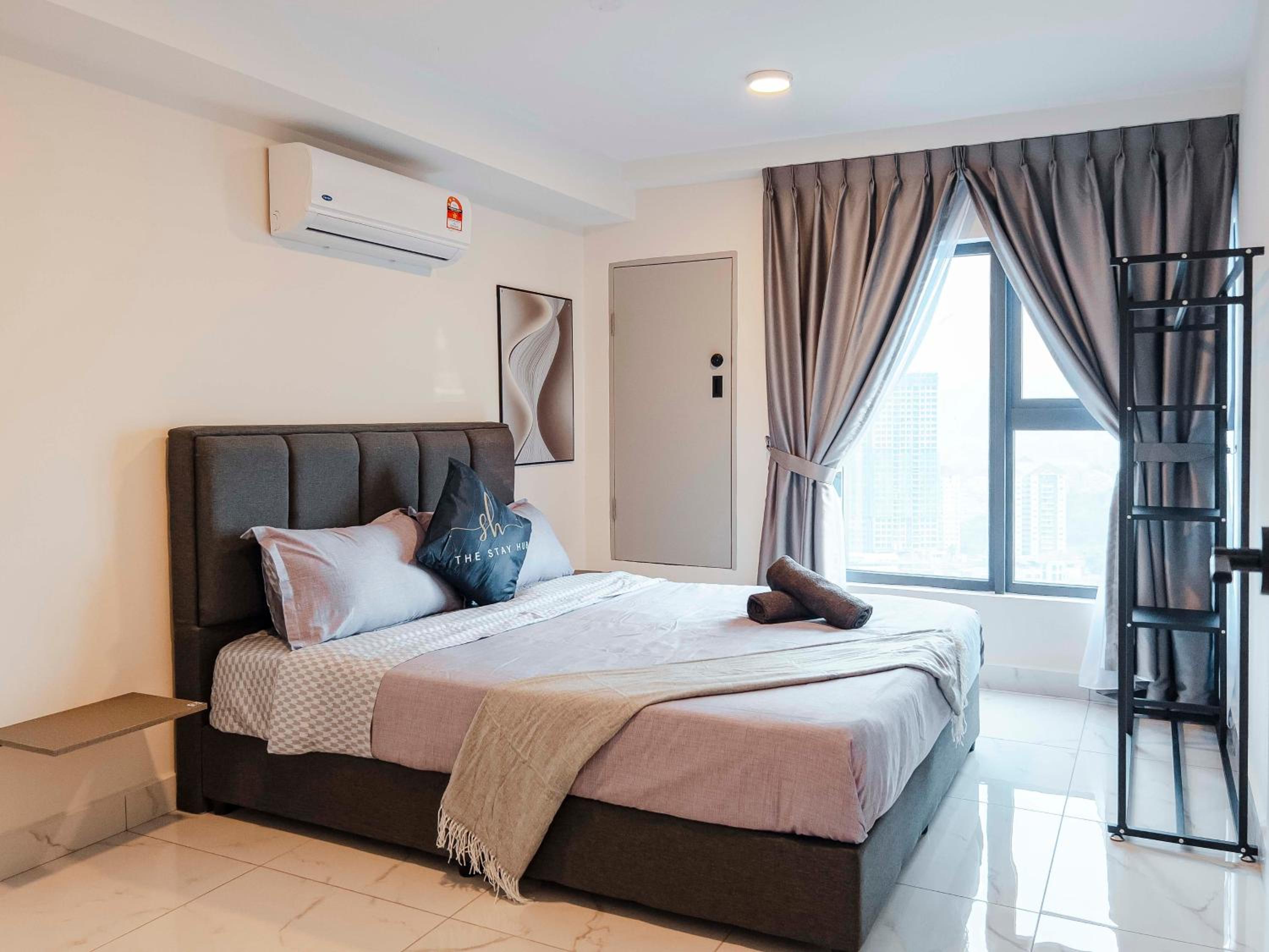 Arte Cheras Luxury Suites - Near TBS & MRT - Easy Access to TRX, Stadium -Bukit Jalil, KLCC- Free 1Parking