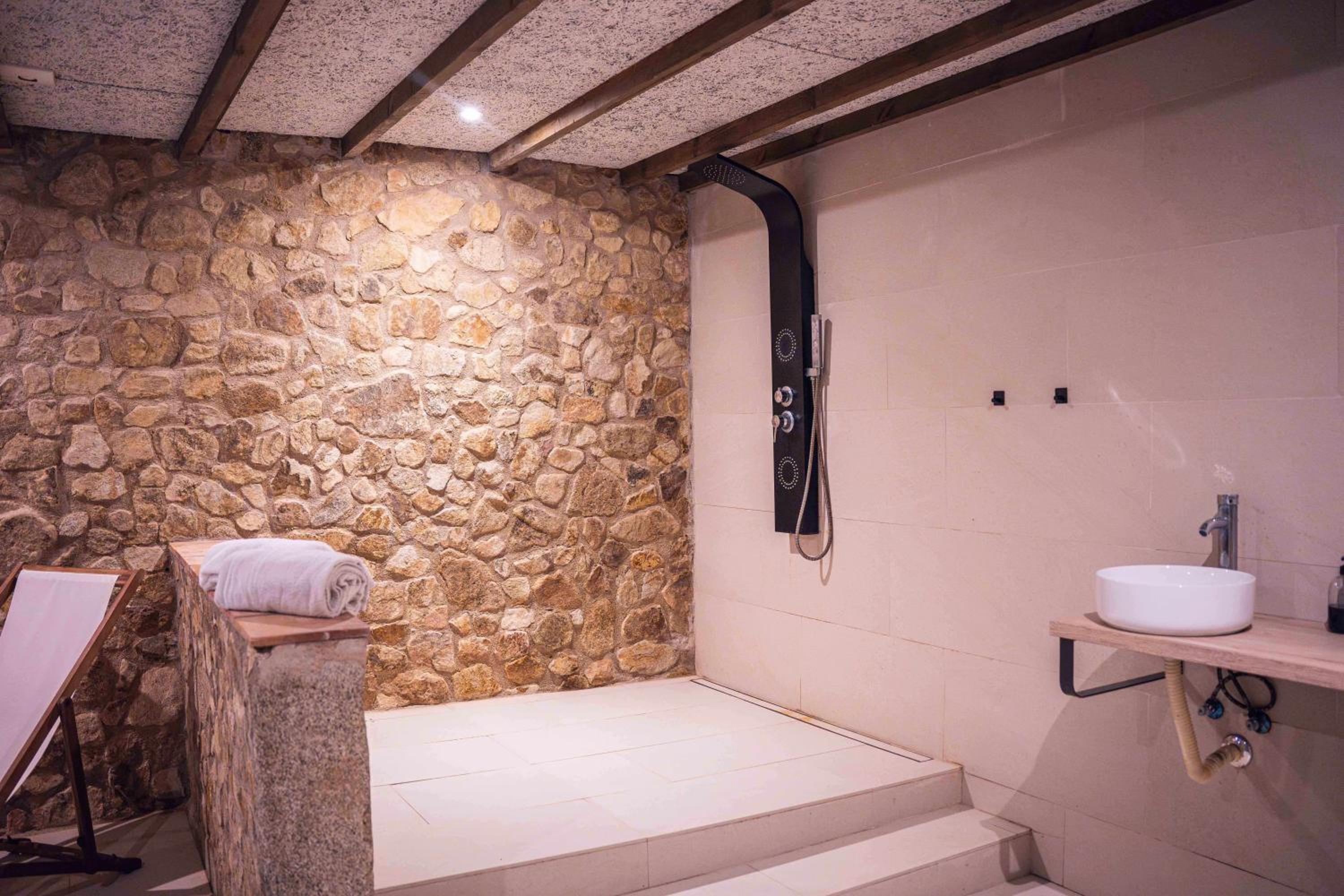 CAN BUFÍ, Espectacular casa con piscina interior