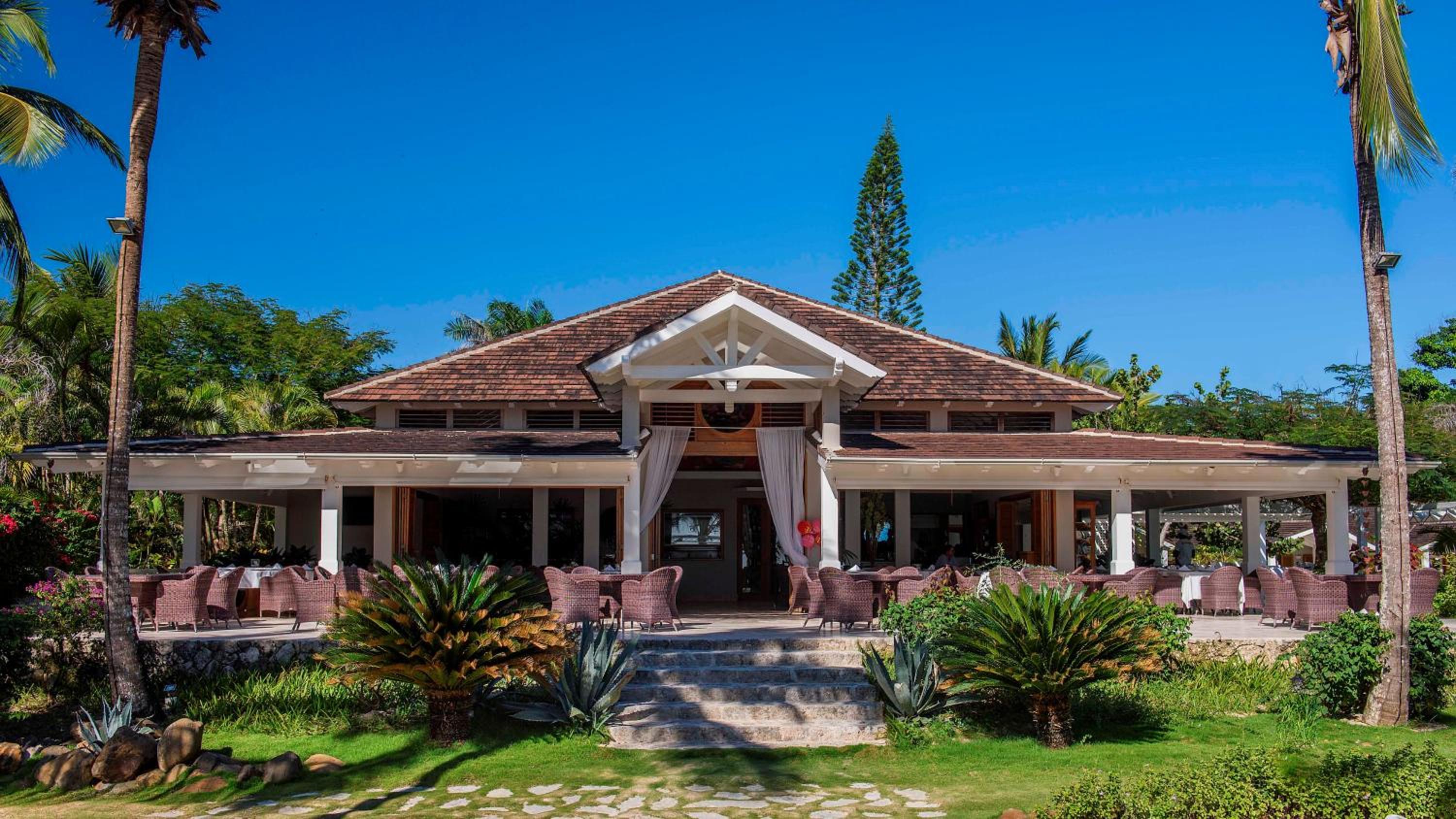 TRACADERO Beach Club & Holidays Rentals