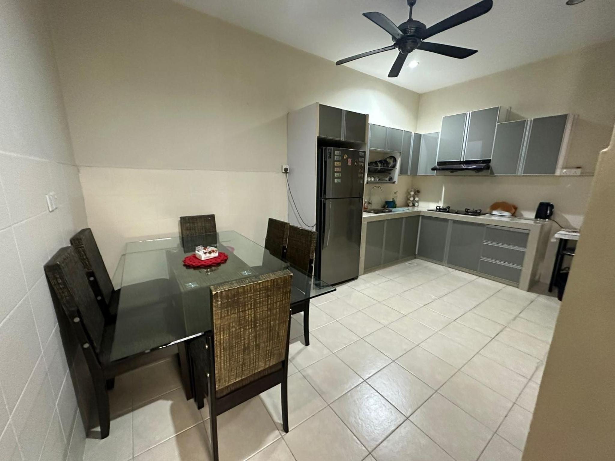 Semi -D Homestay Seremban 2 photo 6