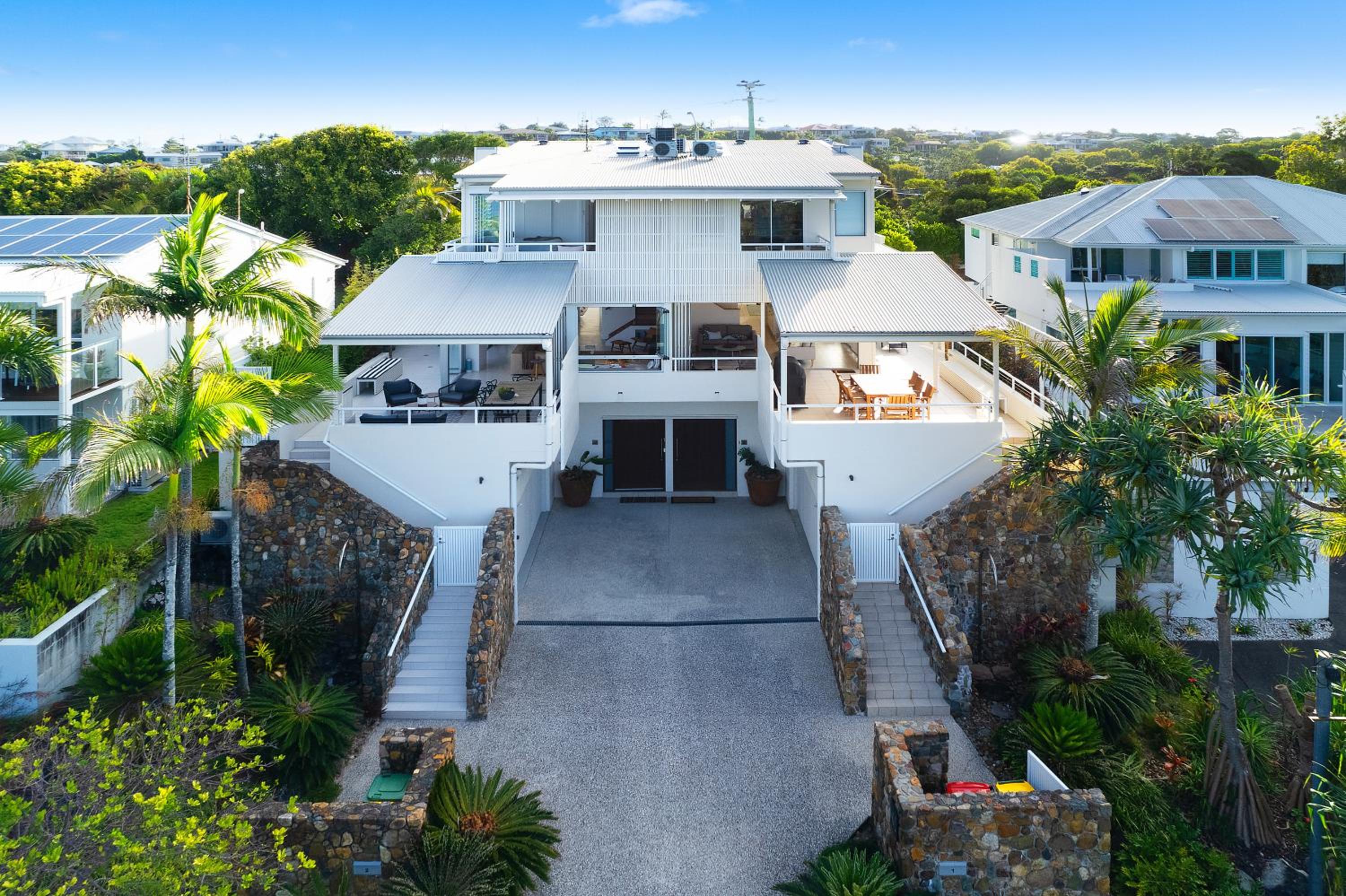 Chic Beachside Abode, Sunrise Beach