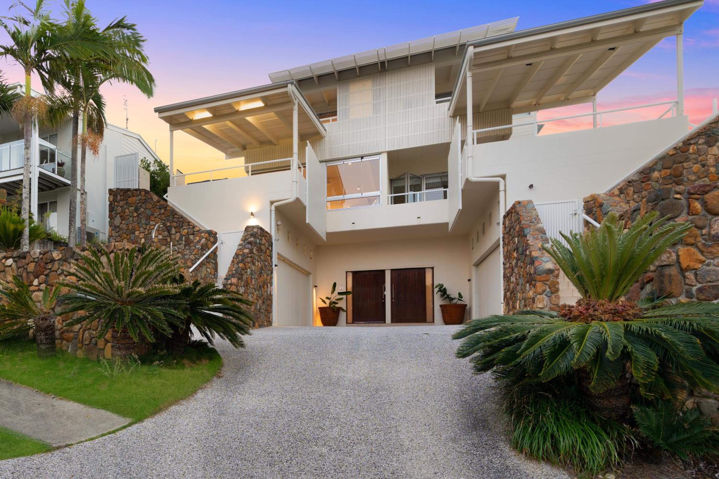 Chic Beachside Abode, Sunrise Beach