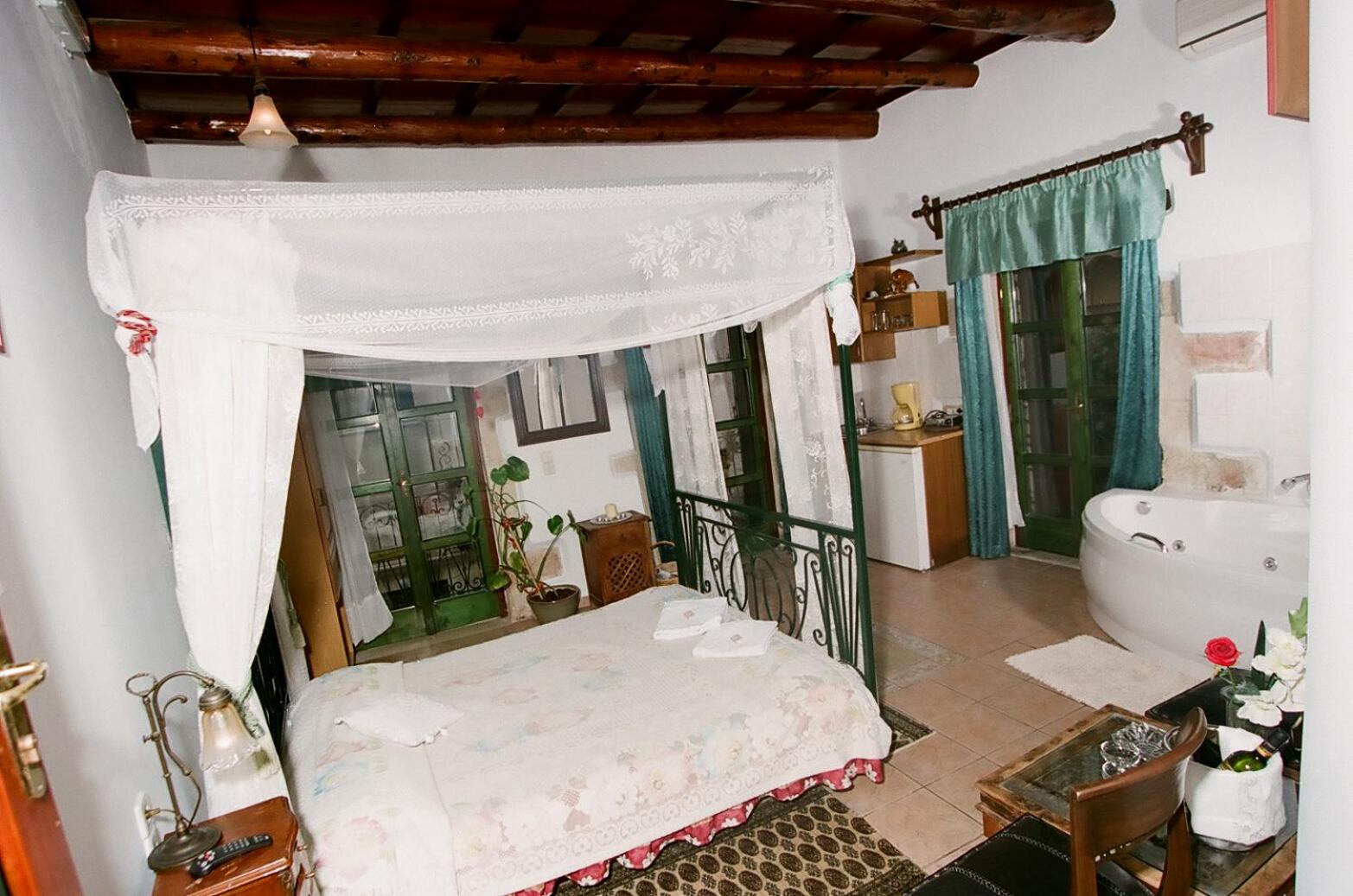 Ifigenia Lux MAISONETTE in oldtown and Villas in theriso vilage 14 km outside of chania view 5