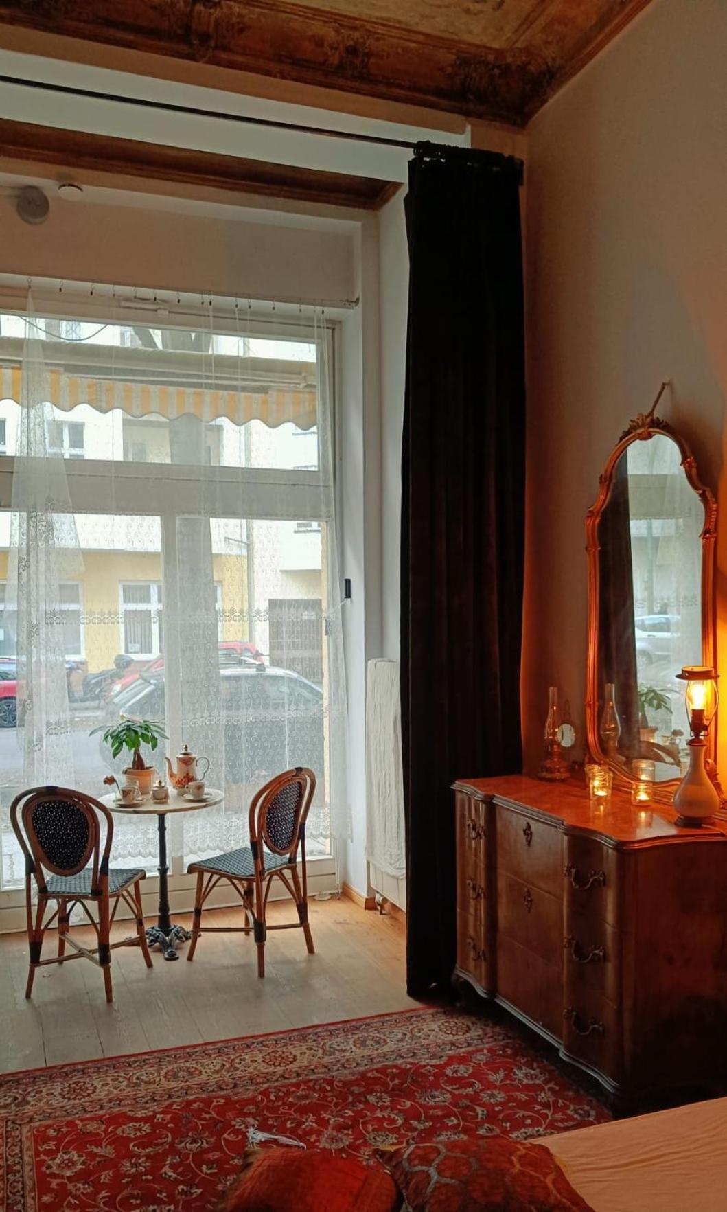 Huge-Elegant-Art 5 Beds Flat in Schöneberg