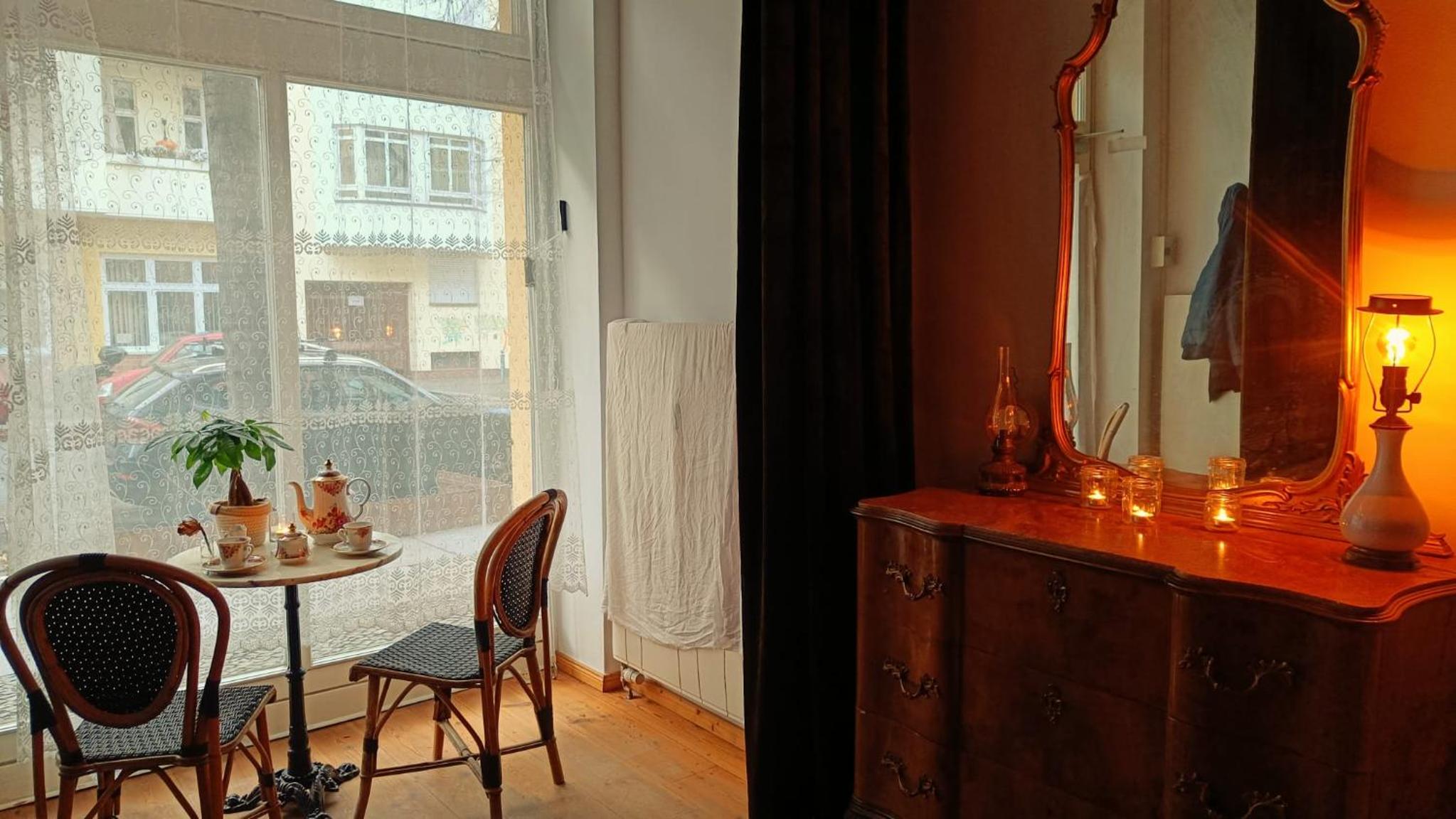 Huge-Elegant-Art 5 Beds Flat in Schöneberg