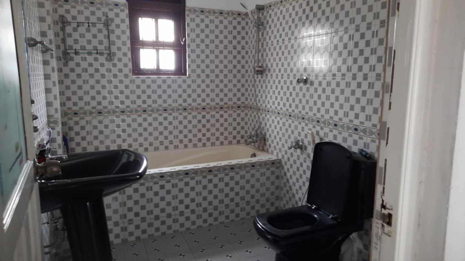 Party Allowed luxury 4 roomed Furnished house in Jaela view 4