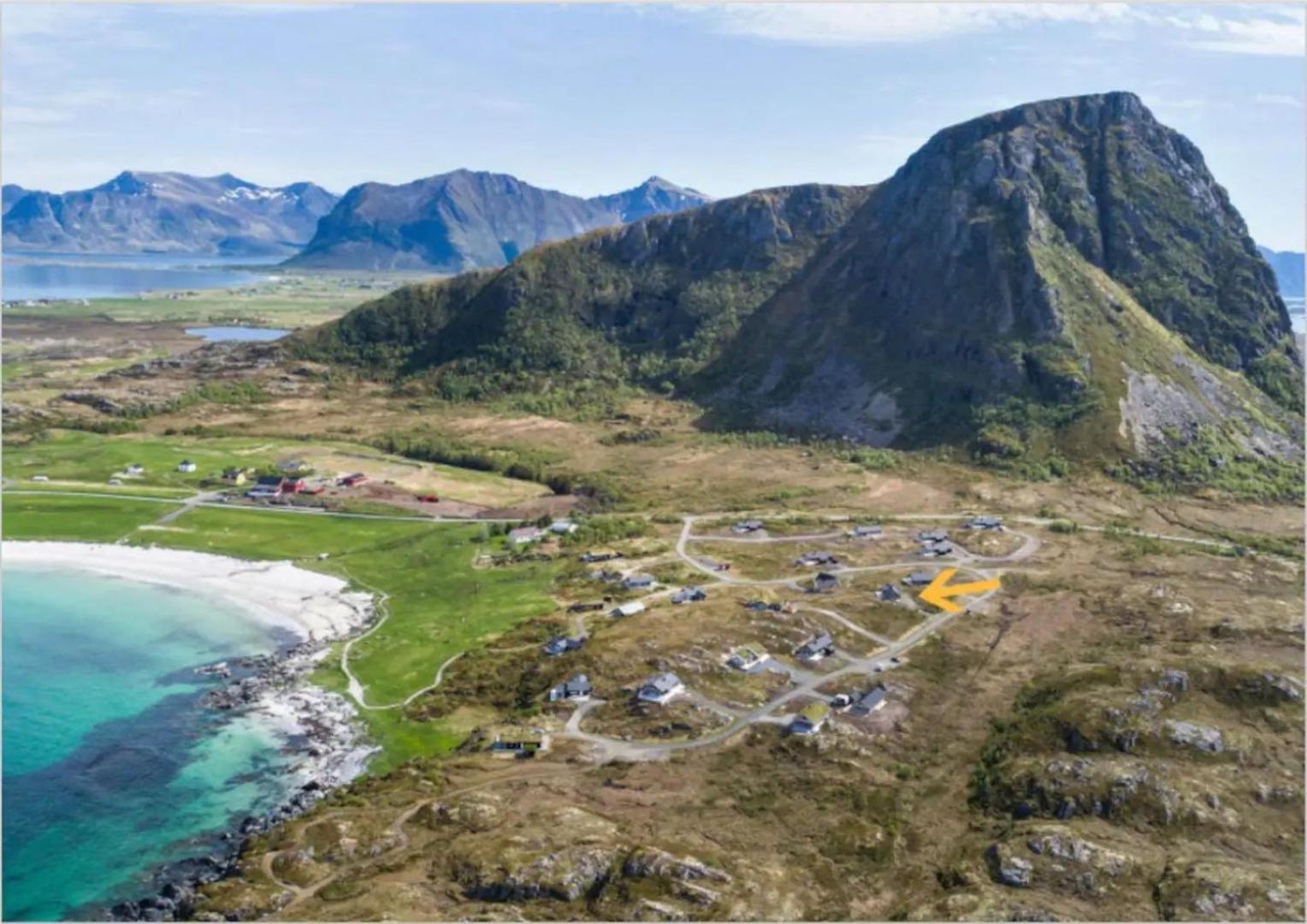 Lofoten Midnightsun Northern lights Golf Beach Horses view 2