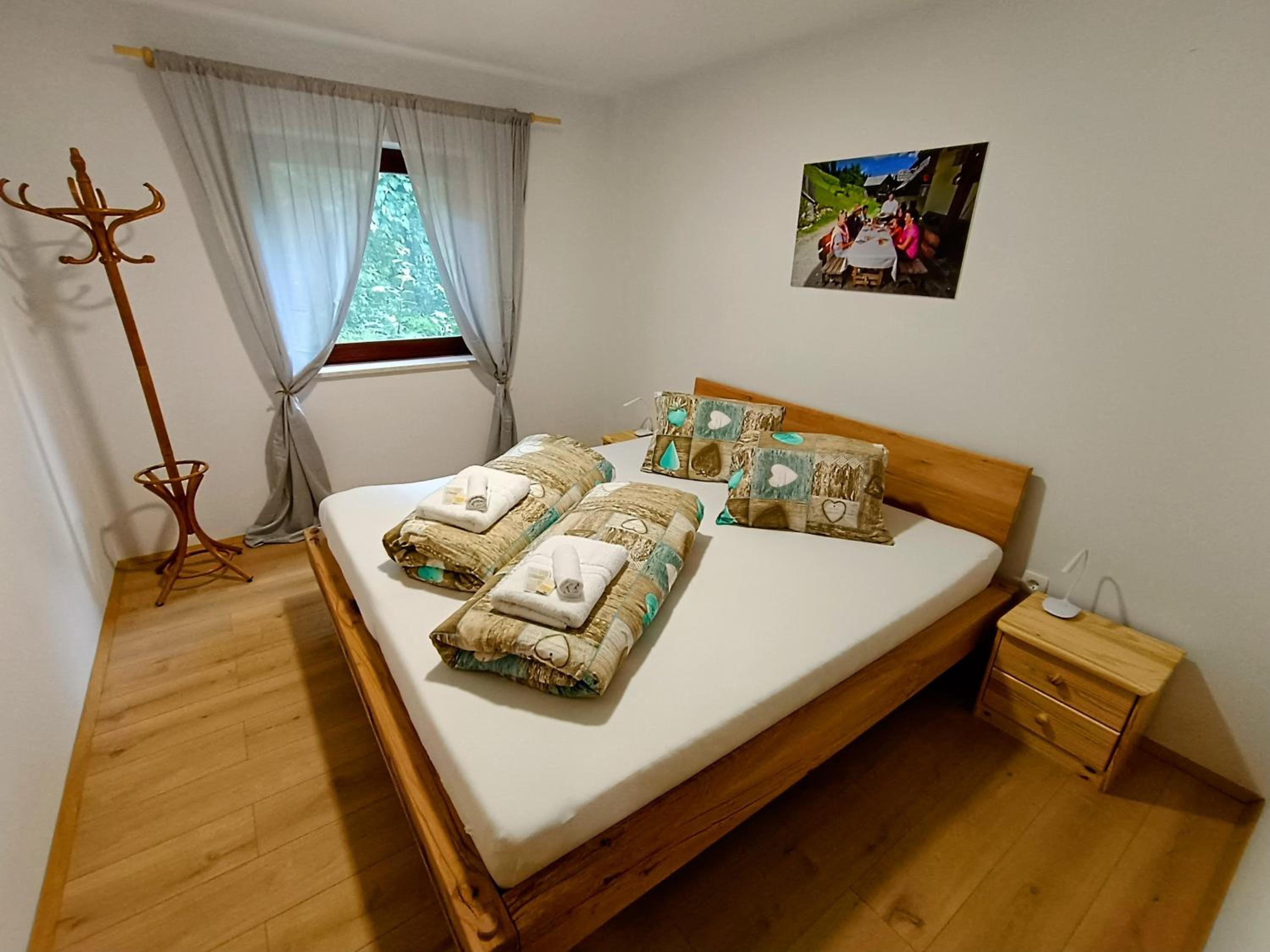 Britof Forest House in Chestnut Valley