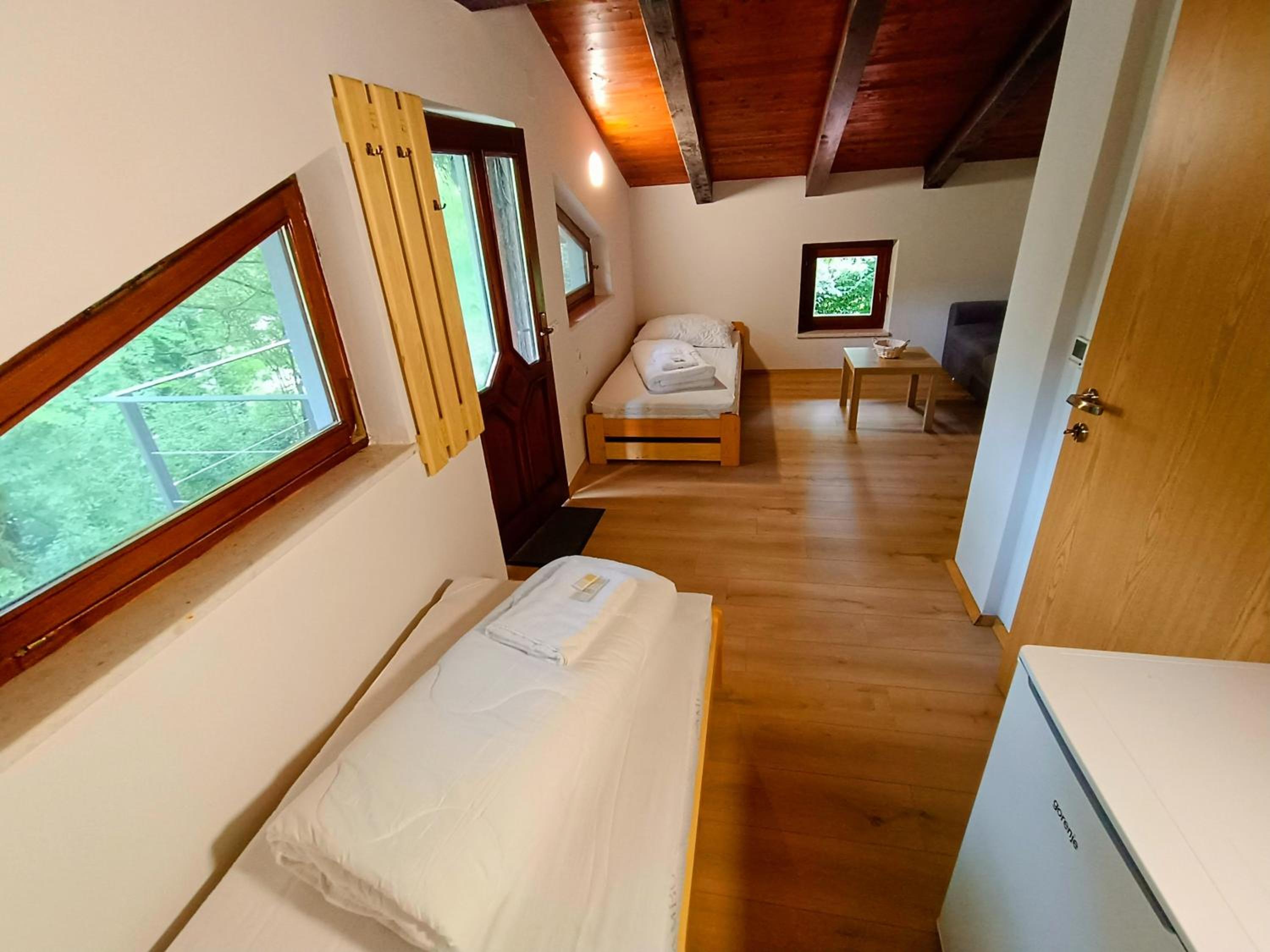 Britof Forest House in Chestnut Valley