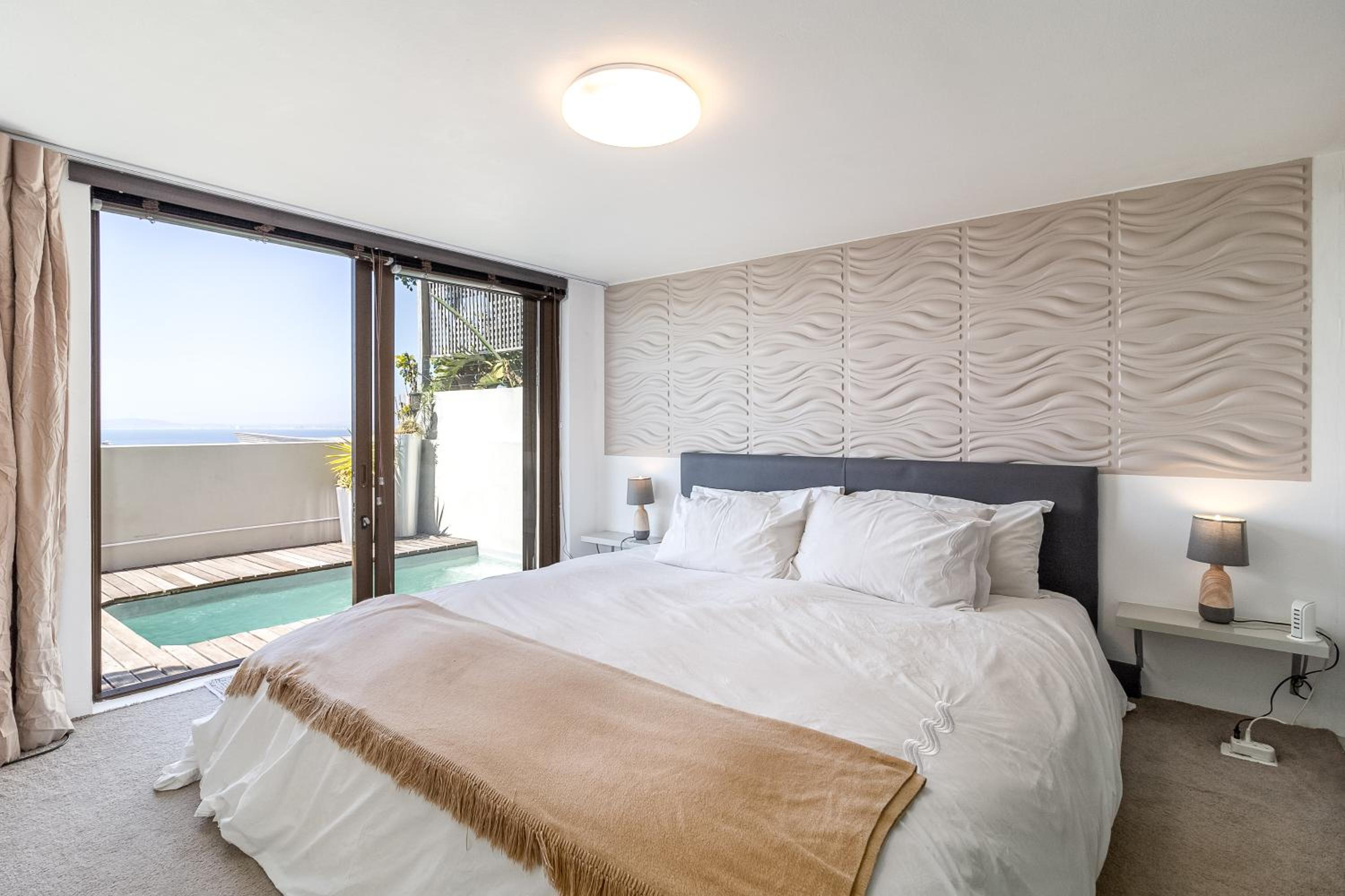 Cape Town Skyroof Apt LoadShedding Proof Ocean Views