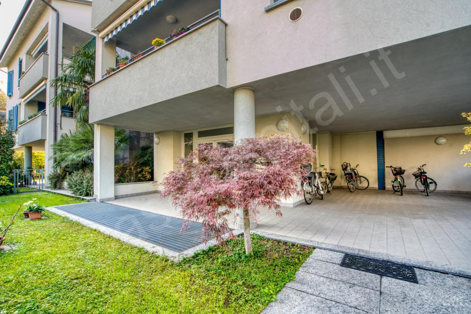 GuestHost - La Perla Charming Apartment with Balcony! view 3