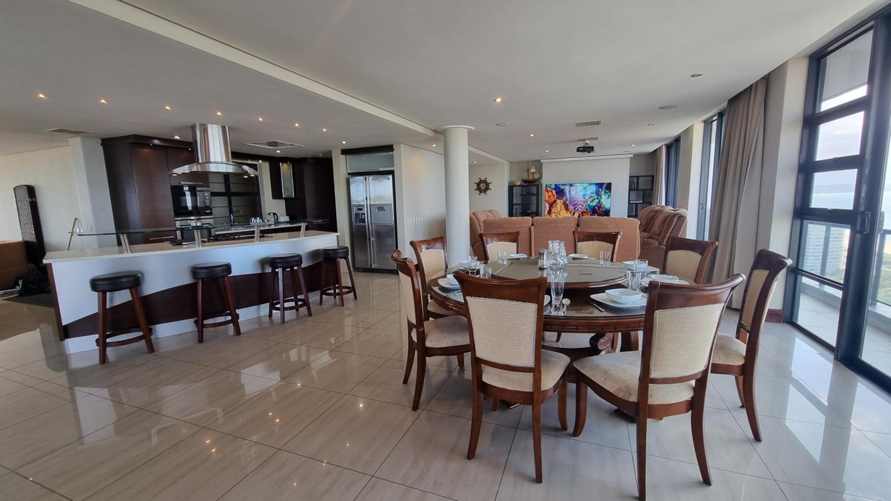 Accommodation Front - Grand Penthouse with Panoramic Views view 4