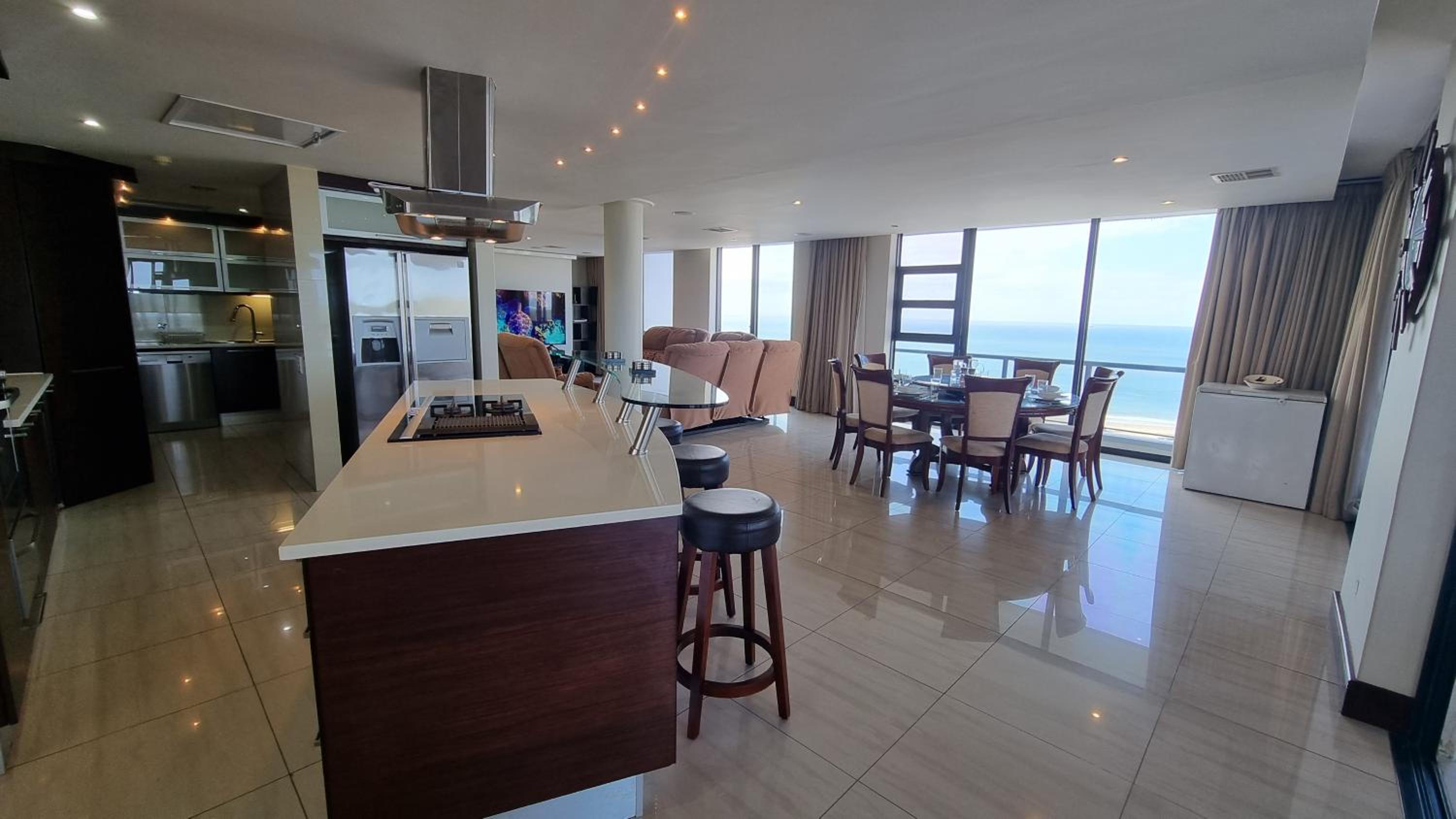 Accommodation Front - Grand Penthouse with Panoramic Views view 3