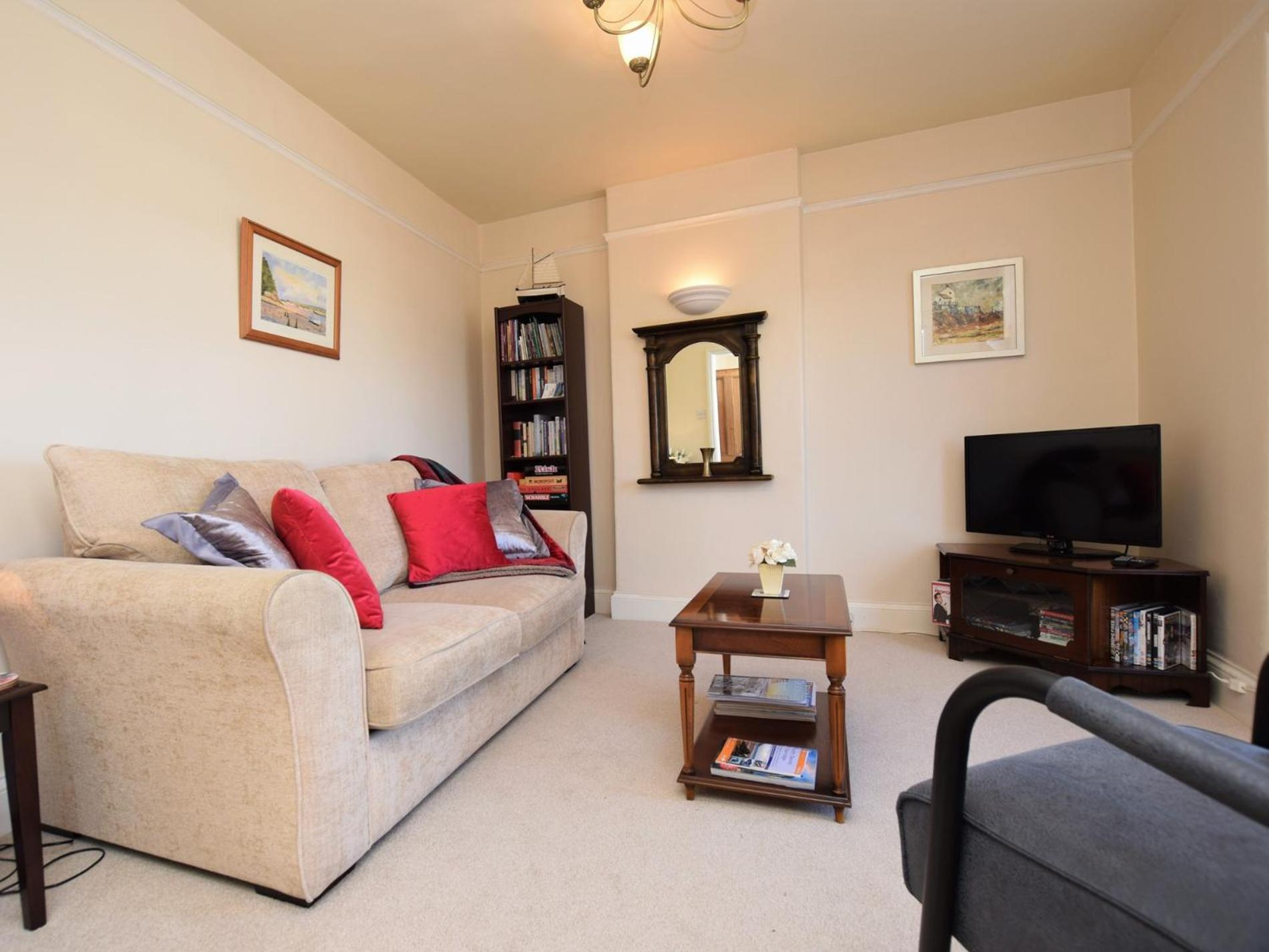 1 Bed in Appledore oc-captv view 3