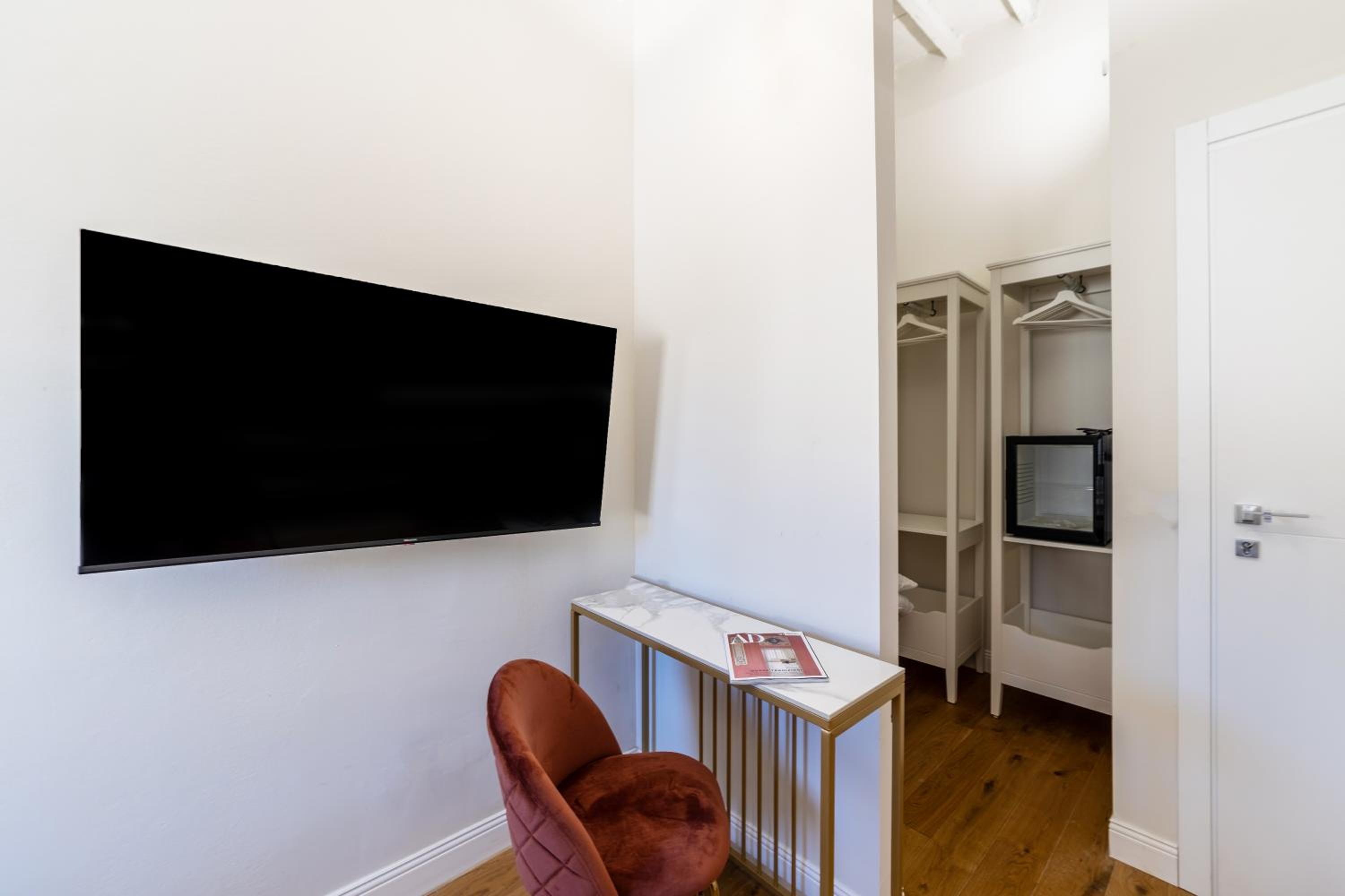 Leovinci Rooms