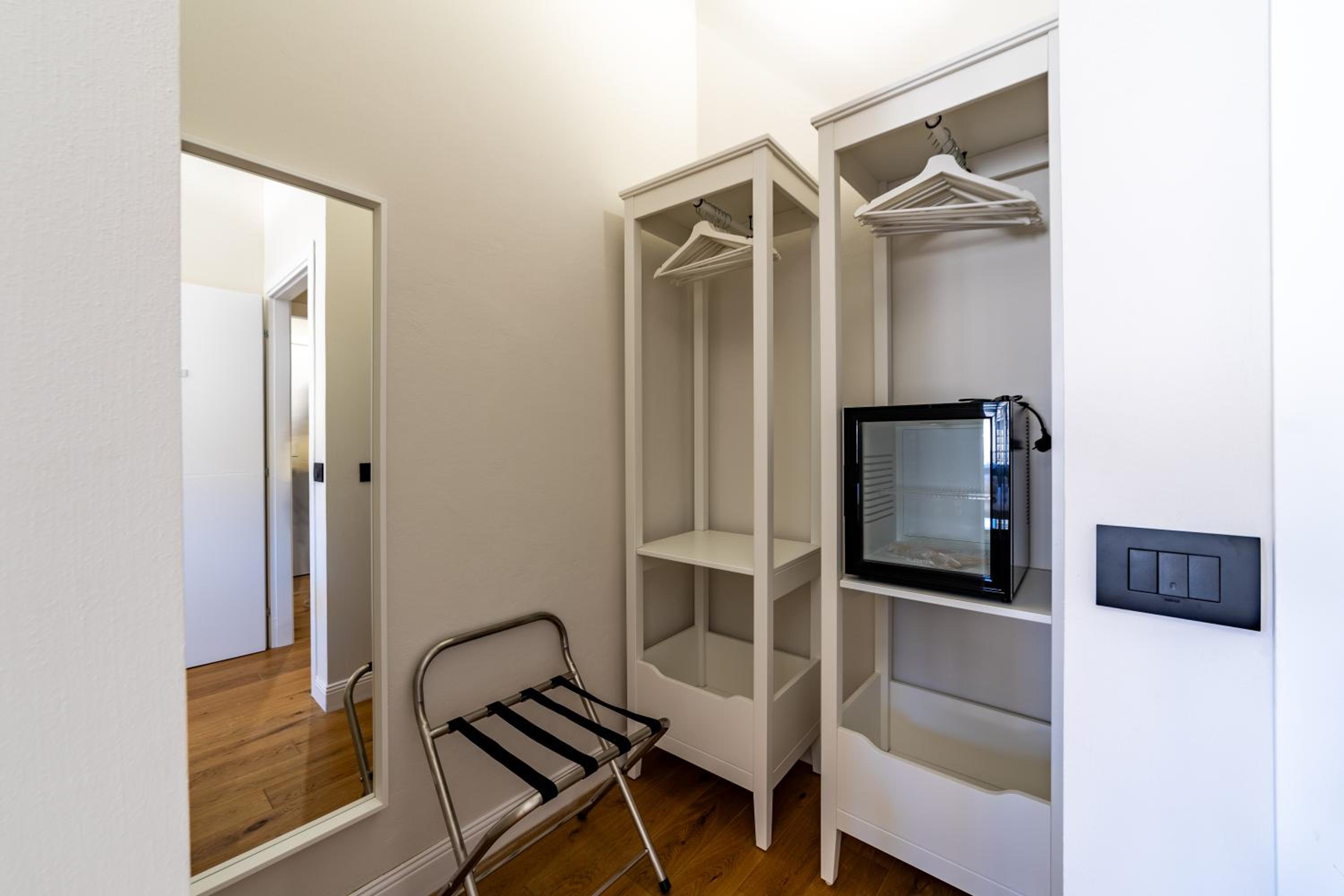 Leovinci Rooms