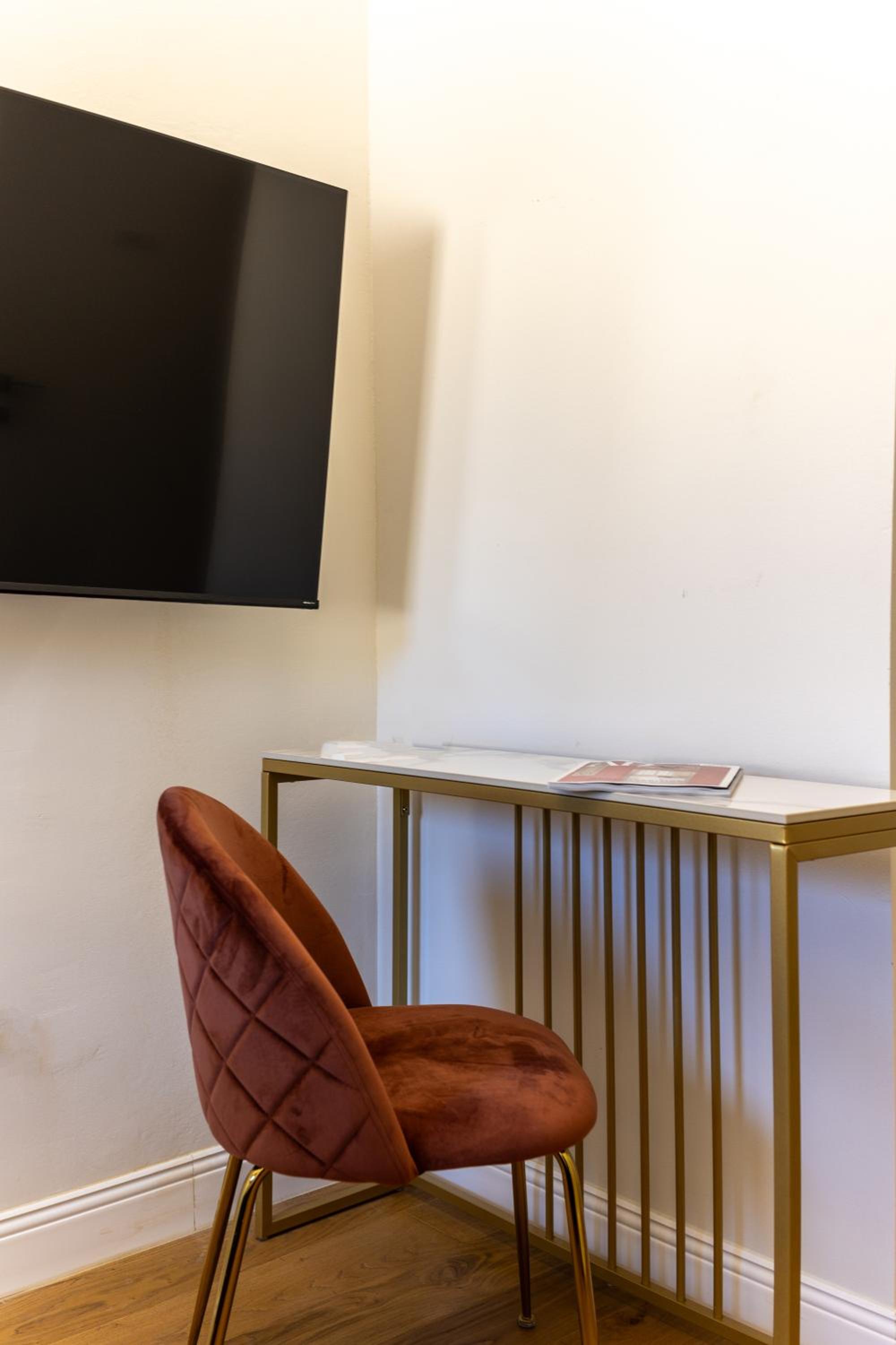Leovinci Rooms