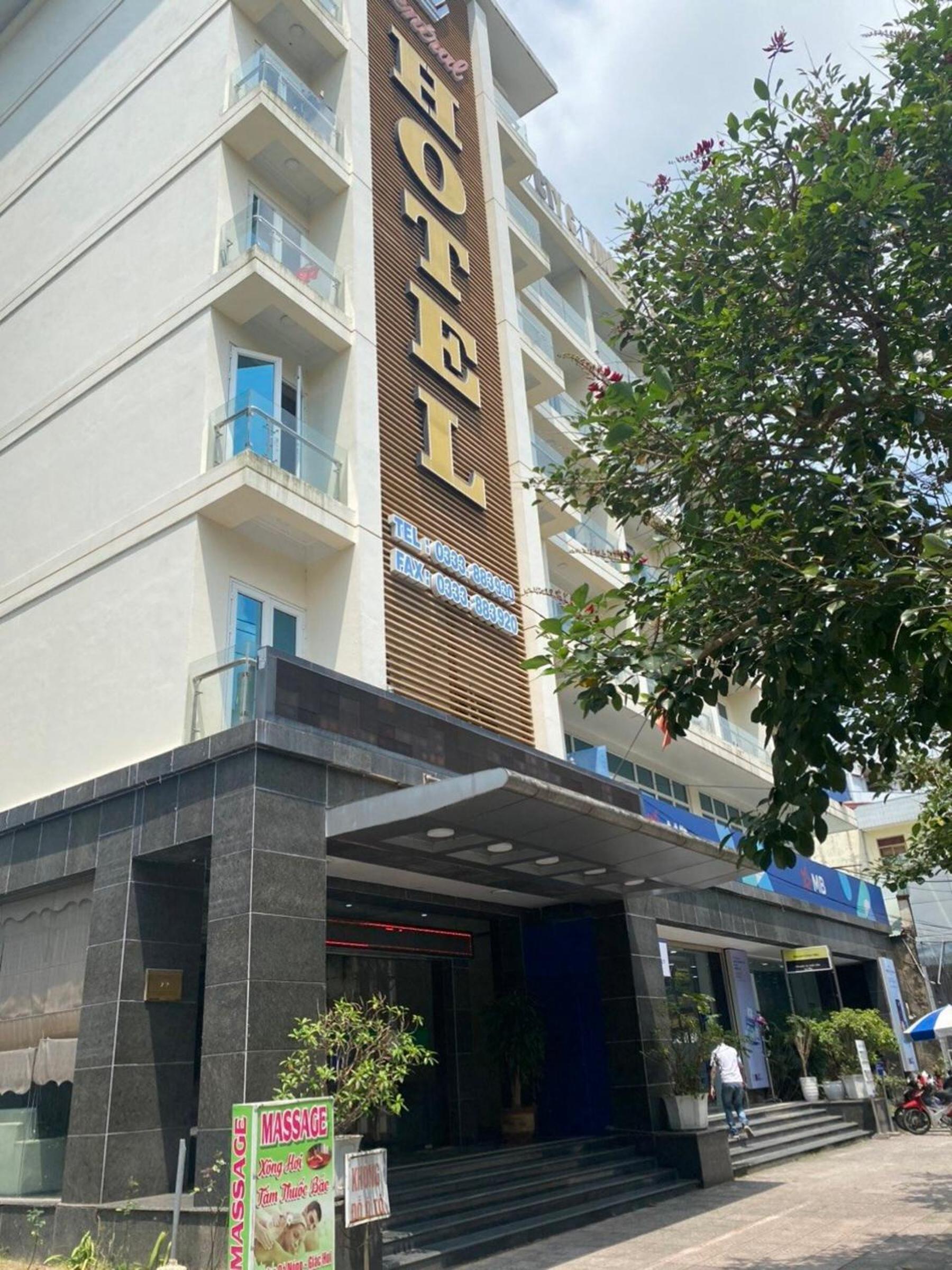 Central Hotel view 4