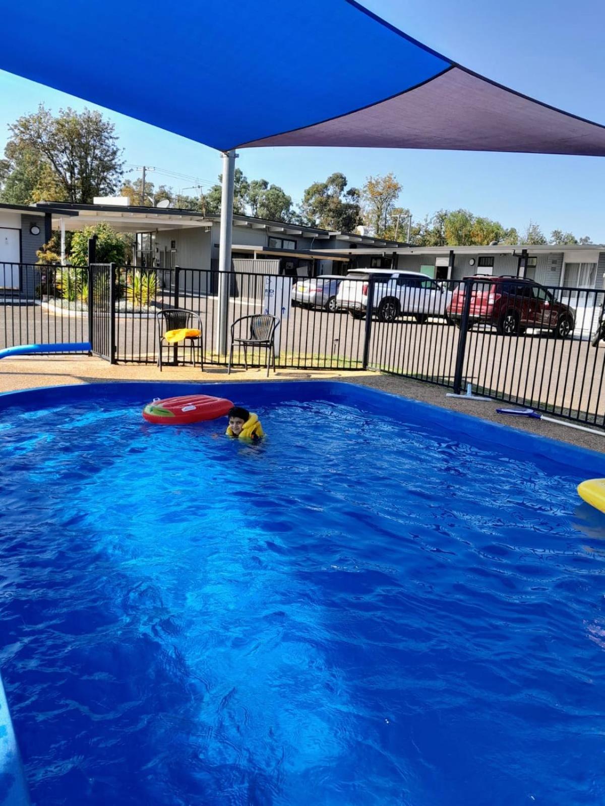 Silver Oaks Motel
